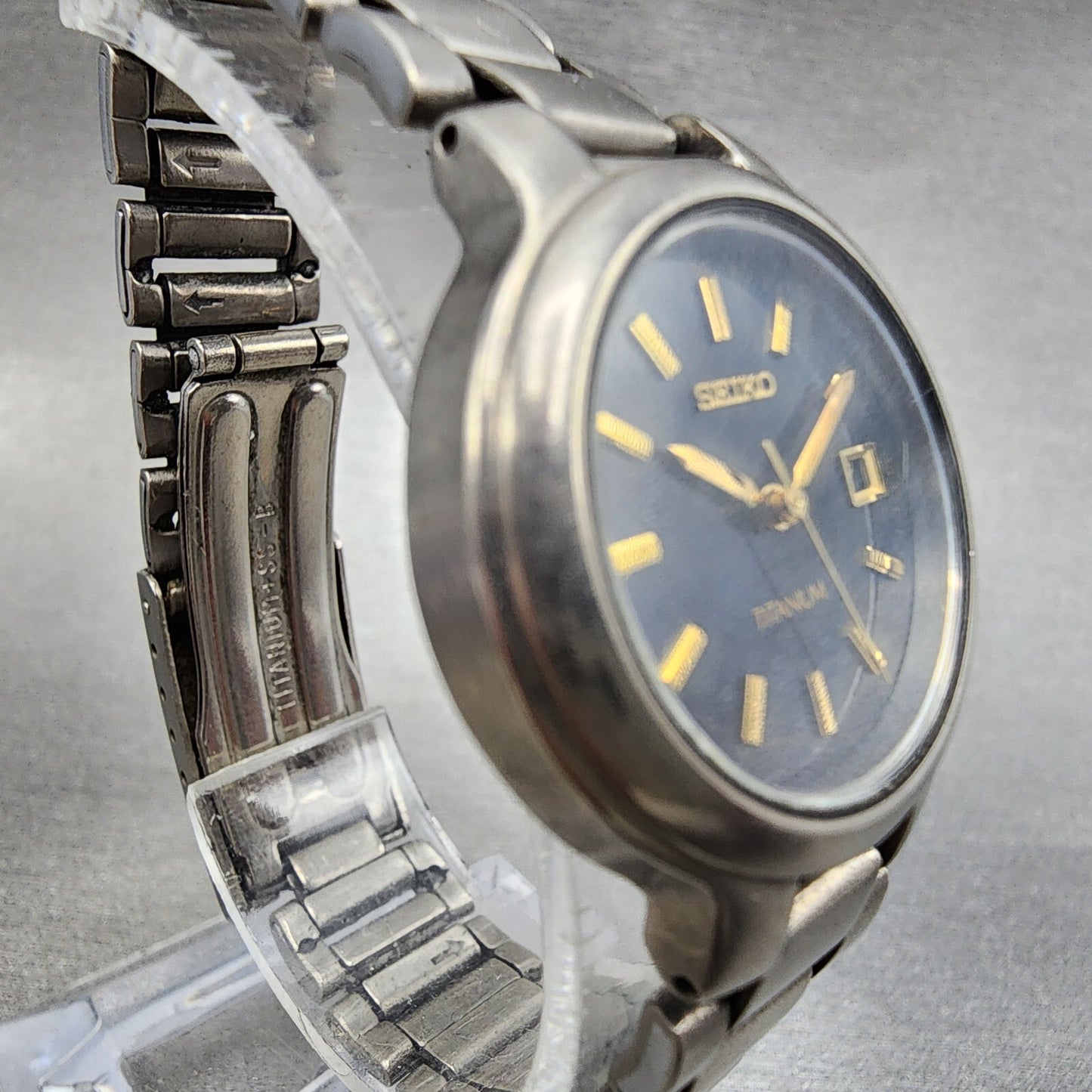 Seiko Watch Women Titanium Blue Dial Date 27mm Round 7N820439 New Battery3