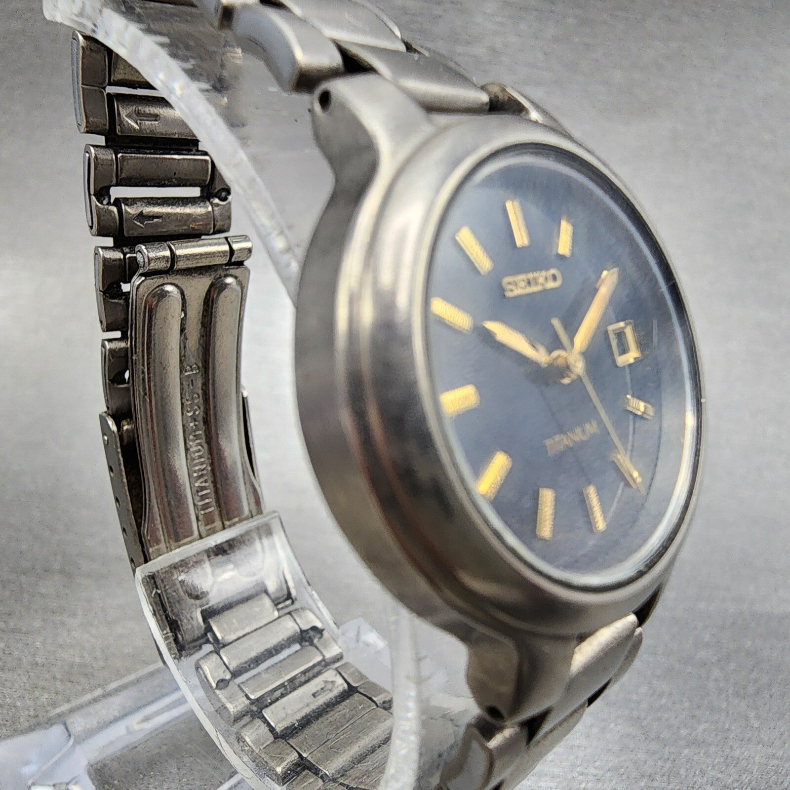 Seiko Watch Women Titanium Blue Dial Date 27mm Round 7N820439 New Battery3