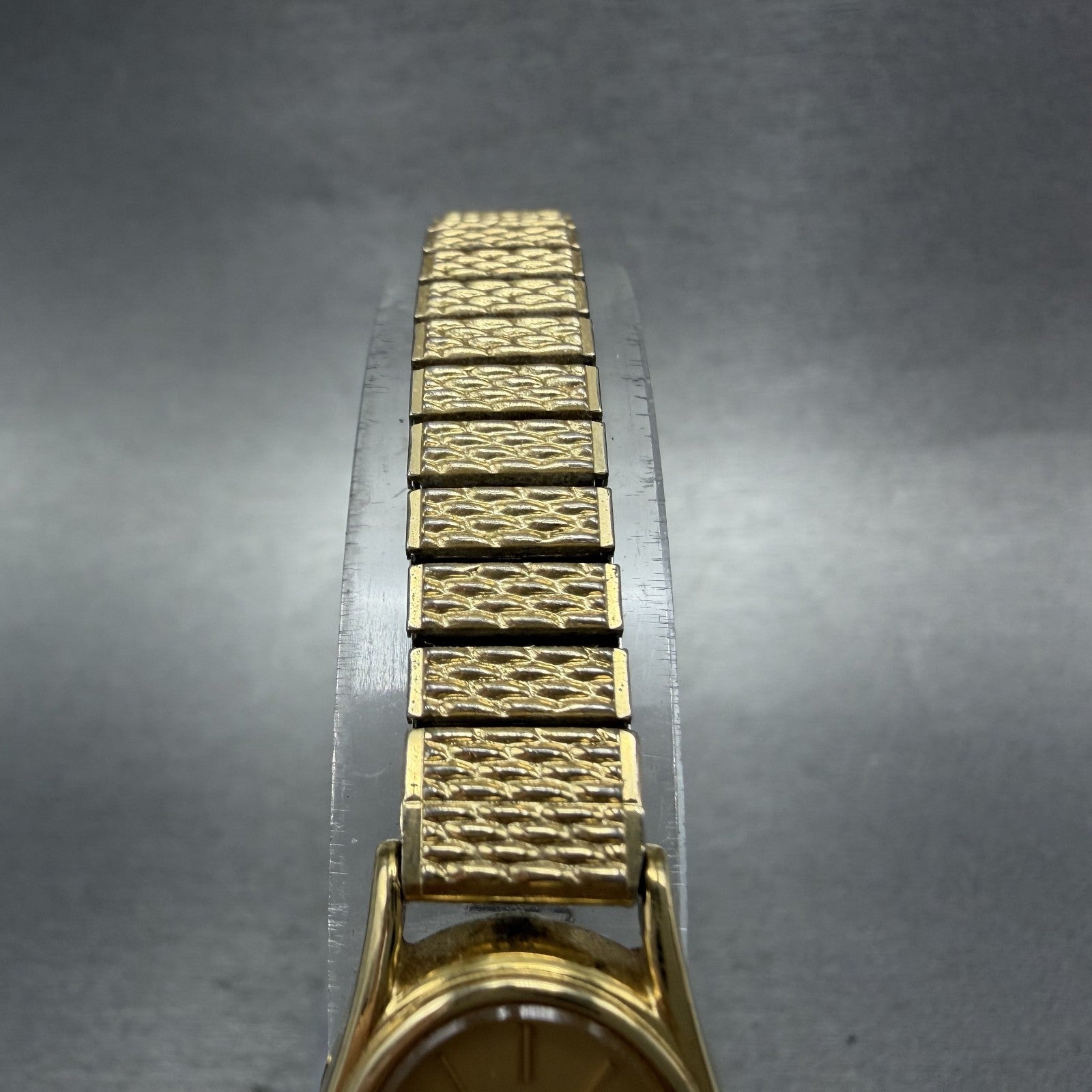 Seiko Watch Women 17mm Champagne Dial Gold Tone Oval 2c205539 New Battery4