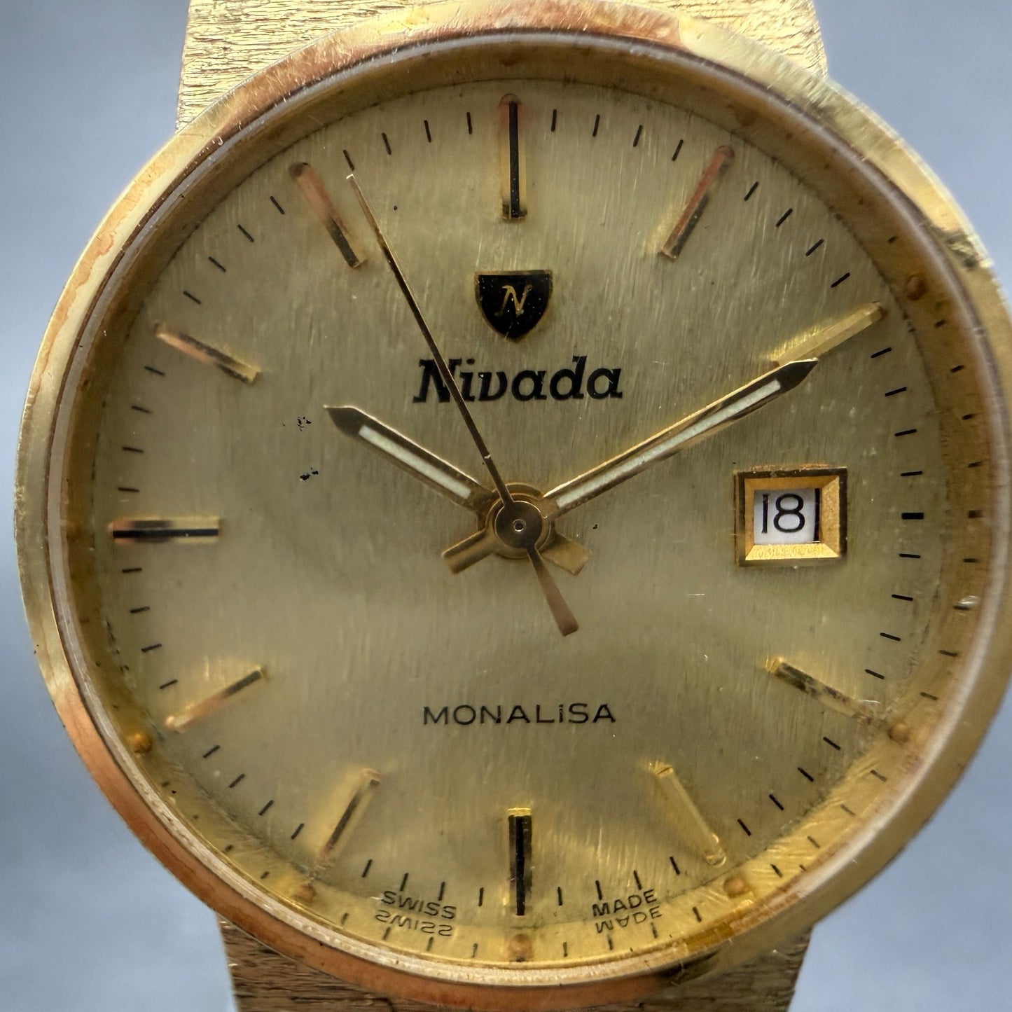 Nivada Monalisa Watch Women 24mm Gold Dial Gold Tone Date manual Wind Runs VTG1