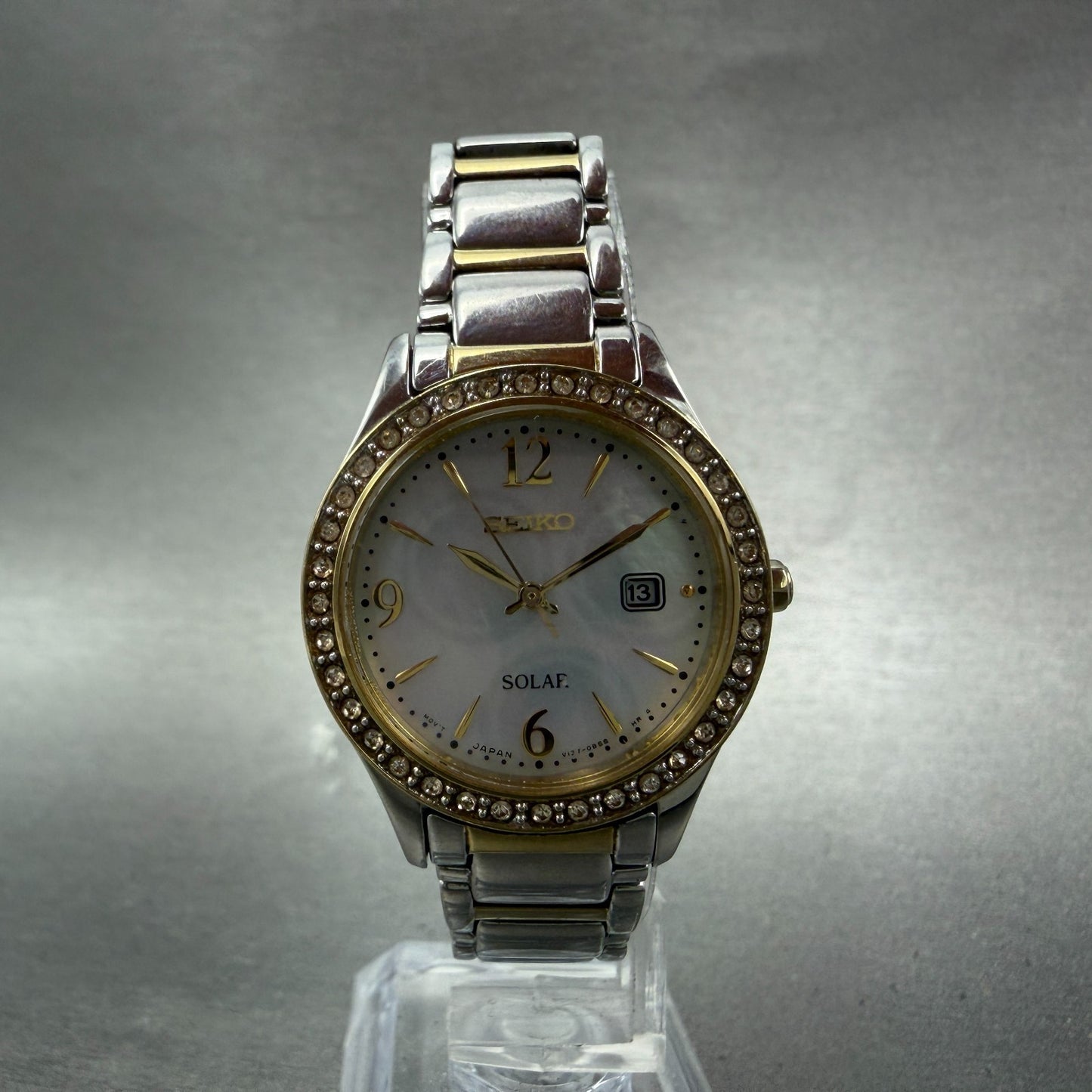 Seiko Solar Watch Women 28mm MOP Dial Two Tone Date Round V137-0AA0 Runs Diamond5
