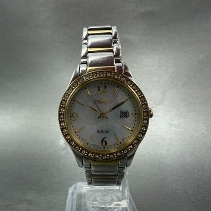 Seiko Solar Watch Women 28mm MOP Dial Two Tone Date Round V137-0AA0 Runs Diamond5