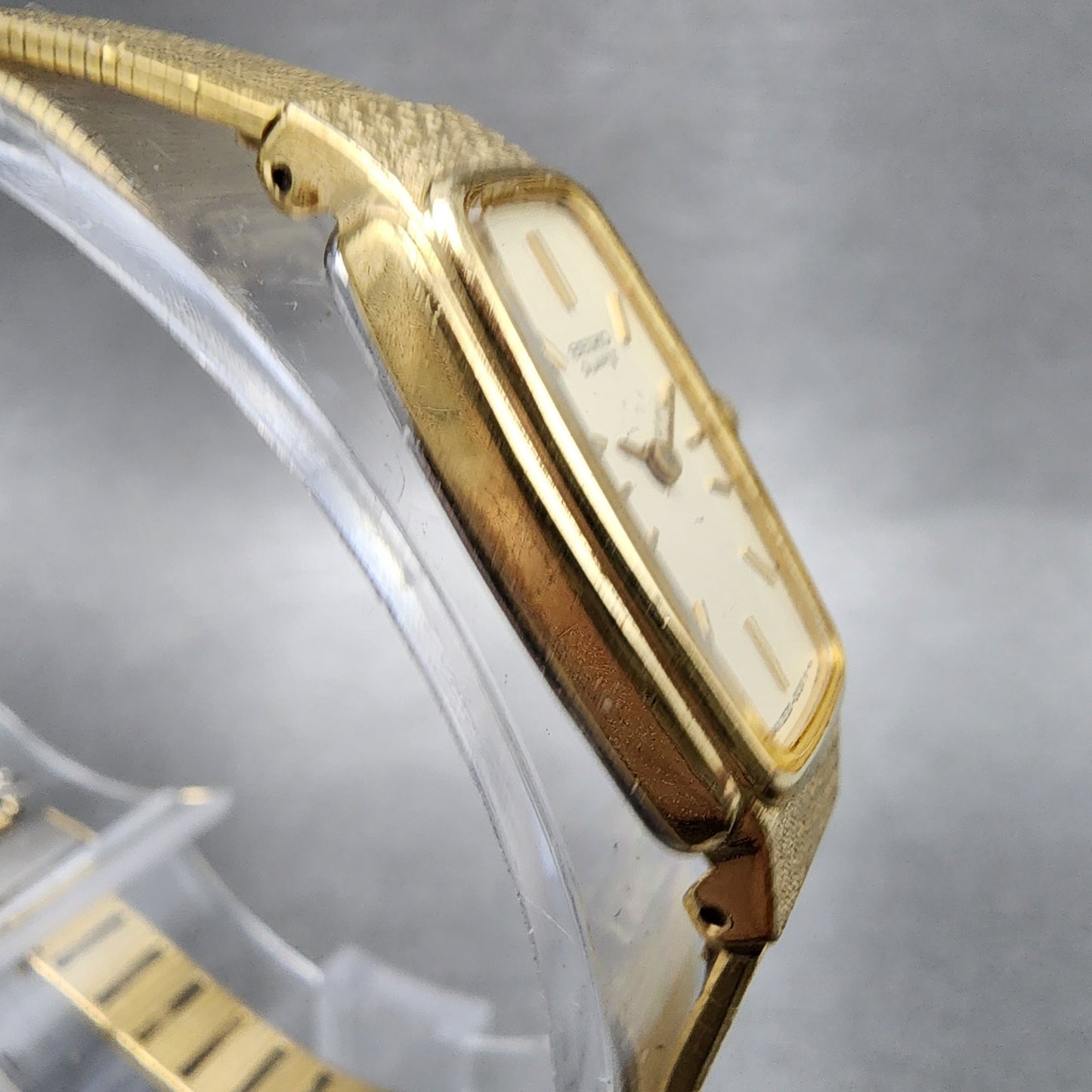 Seiko Tank Watch Women 13mm White Dial Gold Tone Rectangle 2e205010 New Battery3