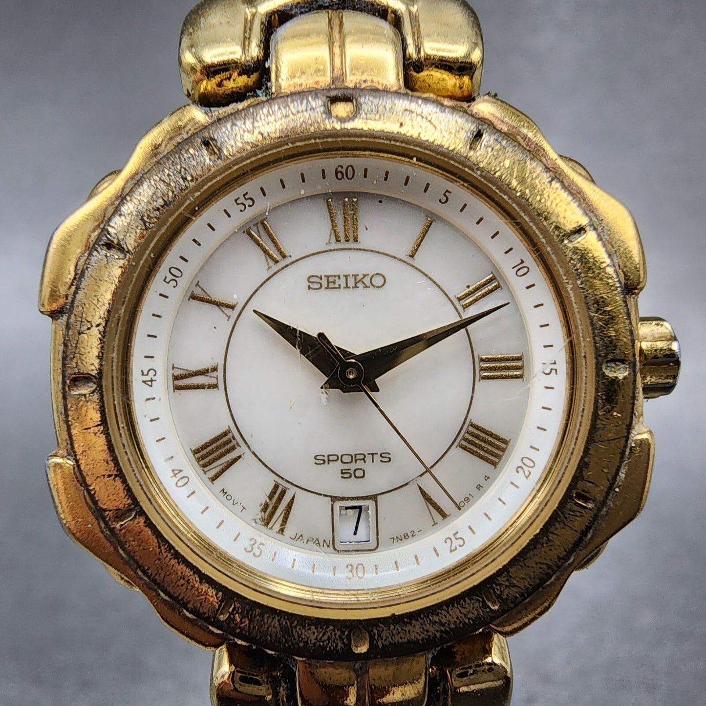 Seiko Sports 50 Watch Women 27mm MOP Dial Gold Tone Date 7n820479 New Battery1