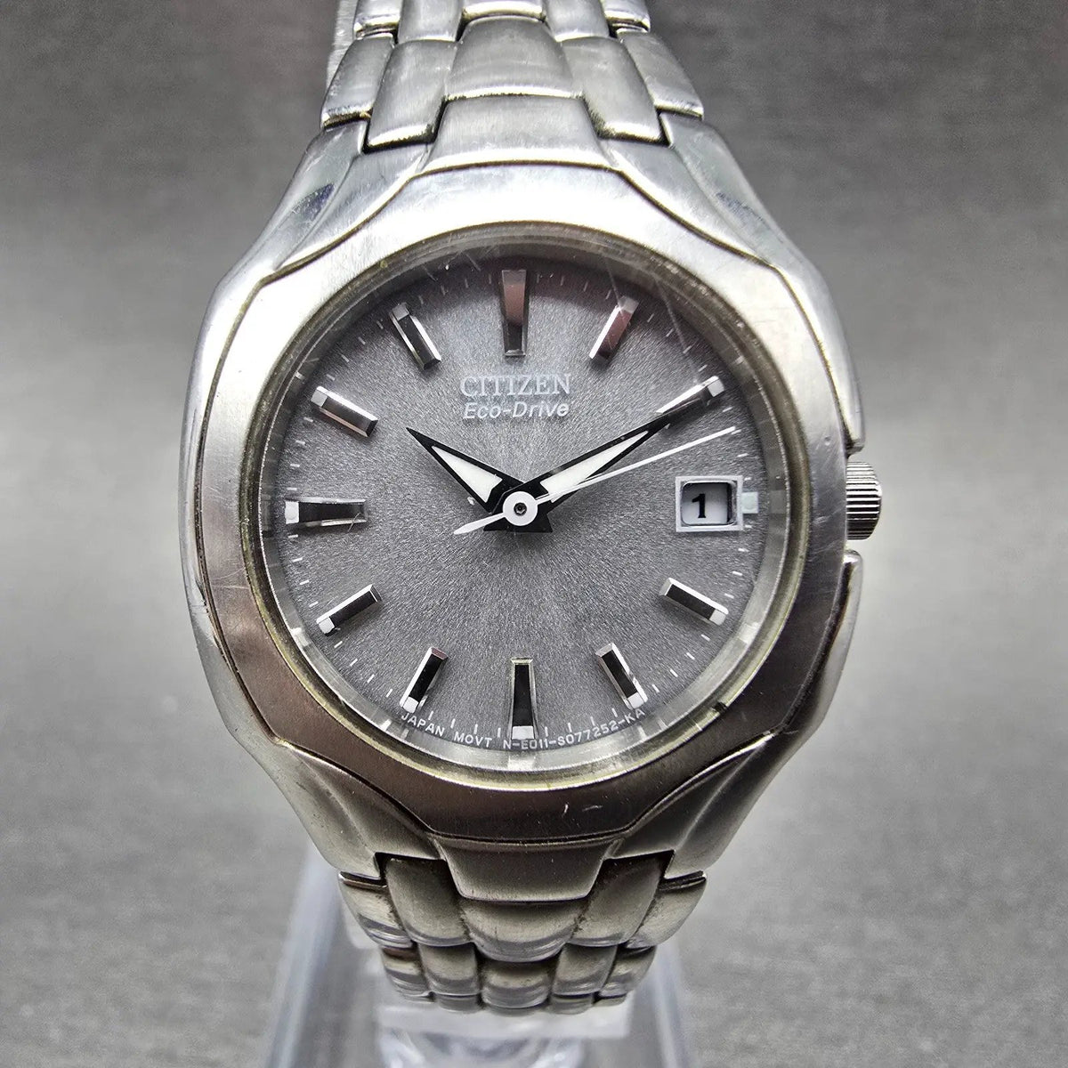 Citizen Eco-Drive Watch Women 25mm Gray Dial Silver Date E011-S049601 Runs JP20