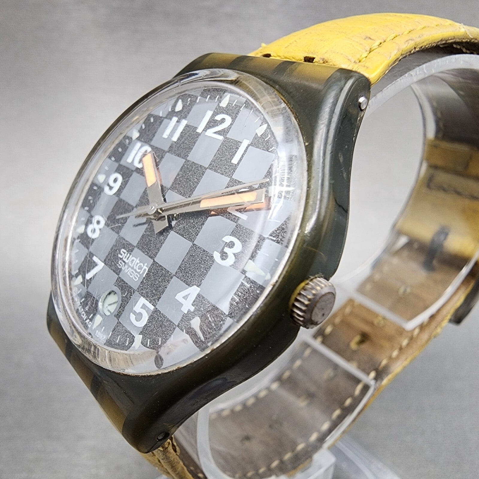Swatch Gent Clubs Watch men 34mm Checker Dial Gray Tone Date Round New Battery2