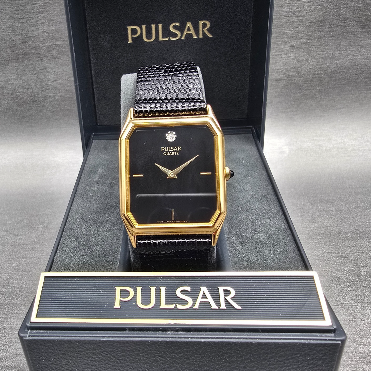 Seiko Pulsar Watch Men 26mm Black Dial Gold Tone Rectangle V500-5C40 NewBatt NOS0