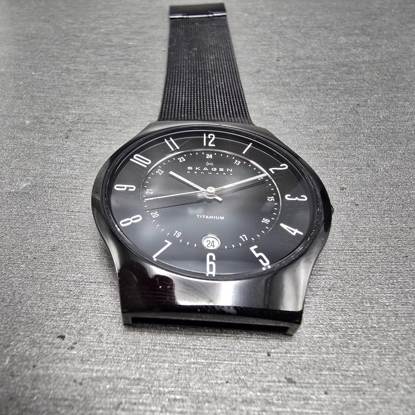 Skagen Denmark Watch Men 37mm Black Dial Titanium Date Round 233XLTMB New Batt J2