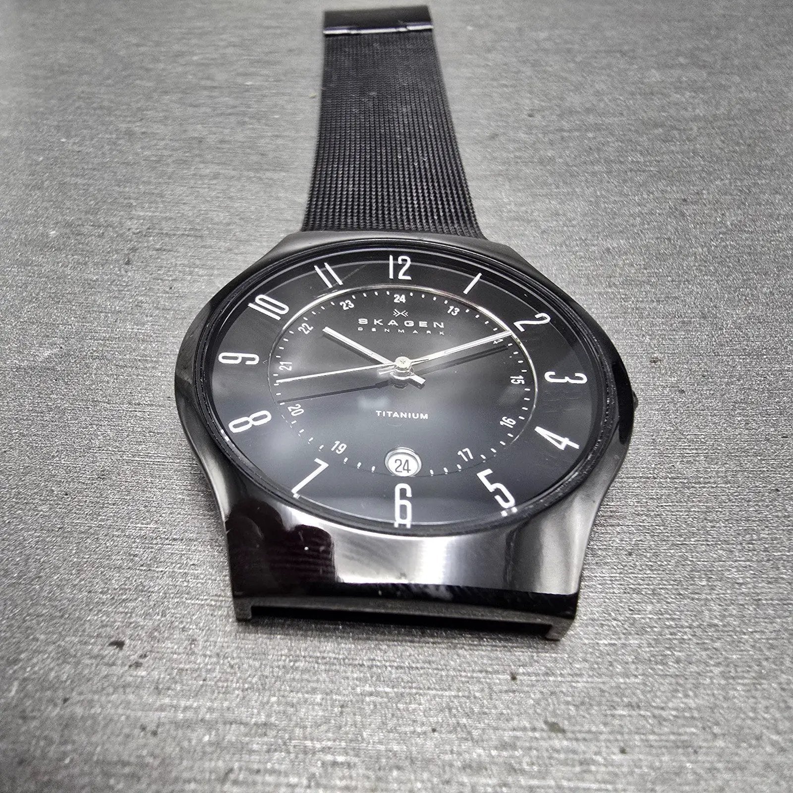 Skagen Denmark Watch Men 37mm Black Dial Titanium Date Round 233XLTMB New Batt J2