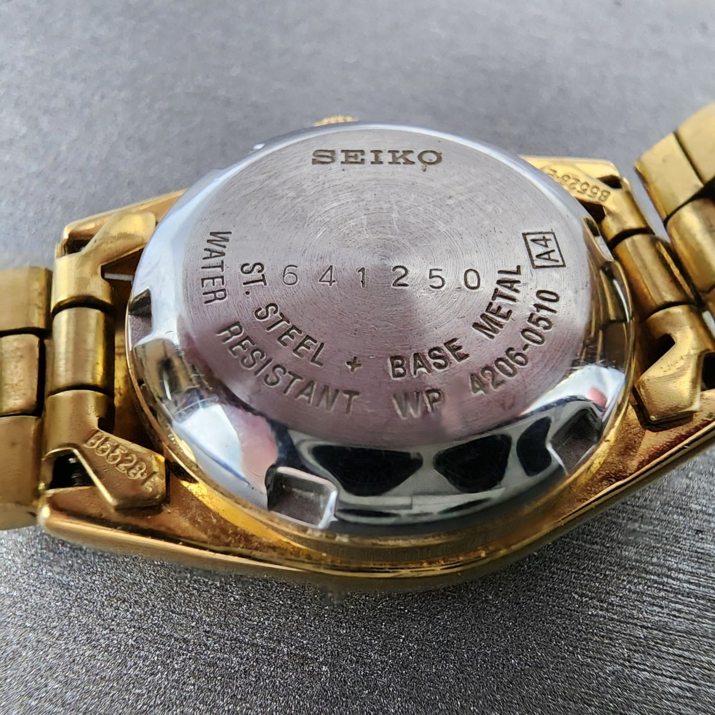 Seiko 5 Automatic Watch Women 24mm Champagne Dial Gold Tone Daydate Runs9