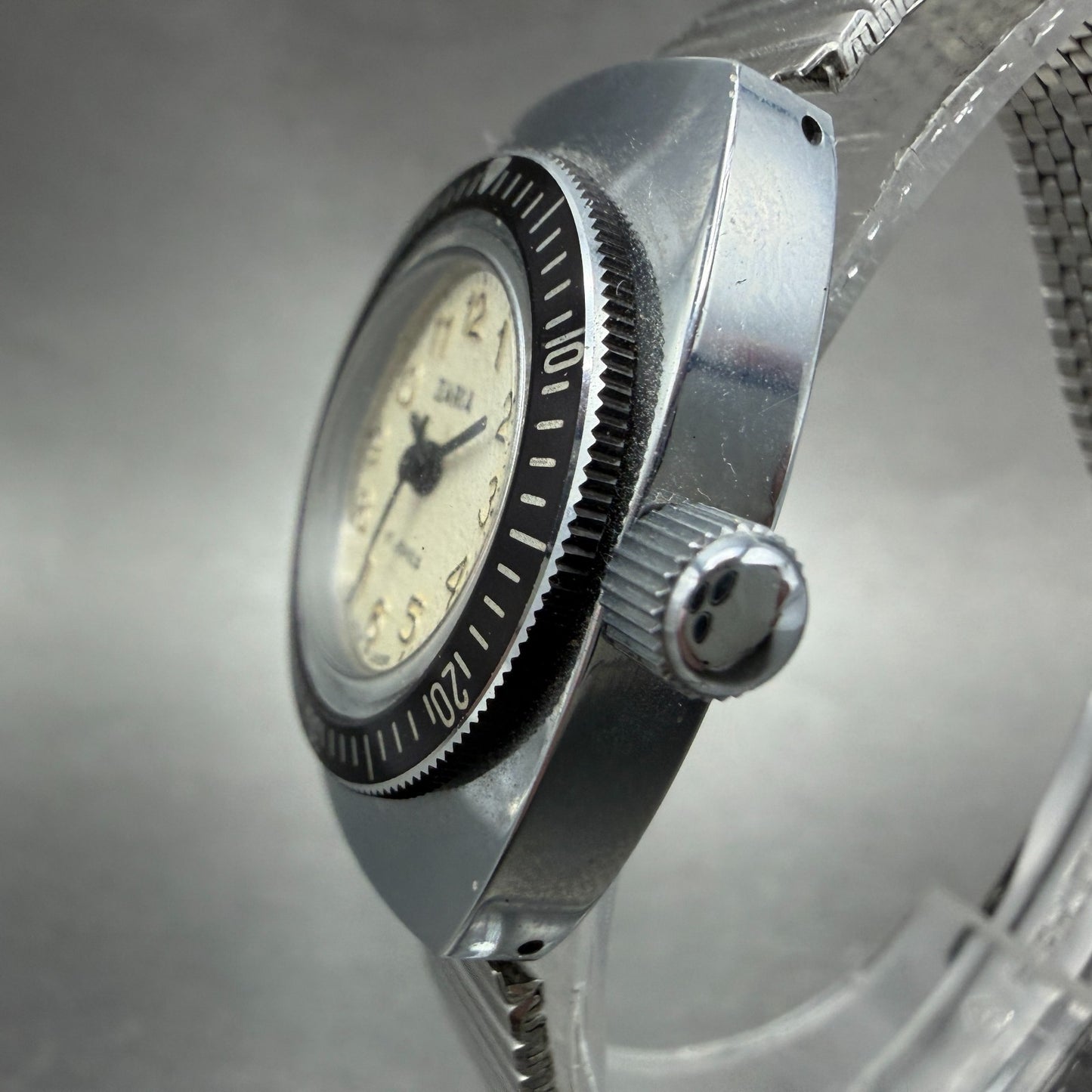 Zaria Dive Watch Women 24mm White Dial Silver Tone Manual Wind Runs Vintage USSR2