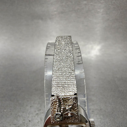 Citizen Watch Women 15mm White Dial White Gold Plated Manual Wind Runs VTG4