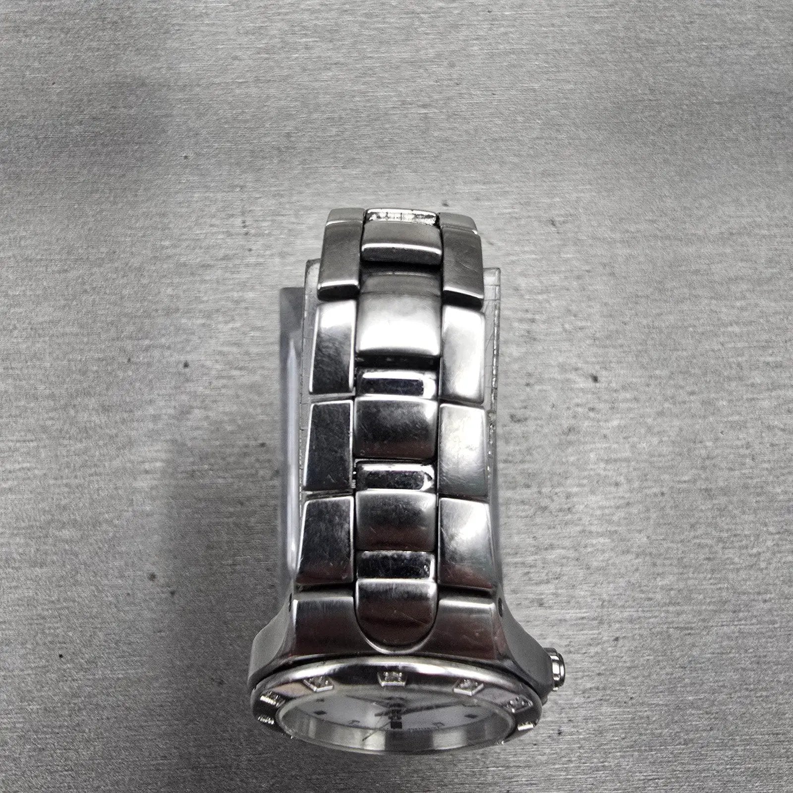Citizen Eco-Drive Watch Women 25mm White Dial Silver Tone Date E011-S033705 Runs4