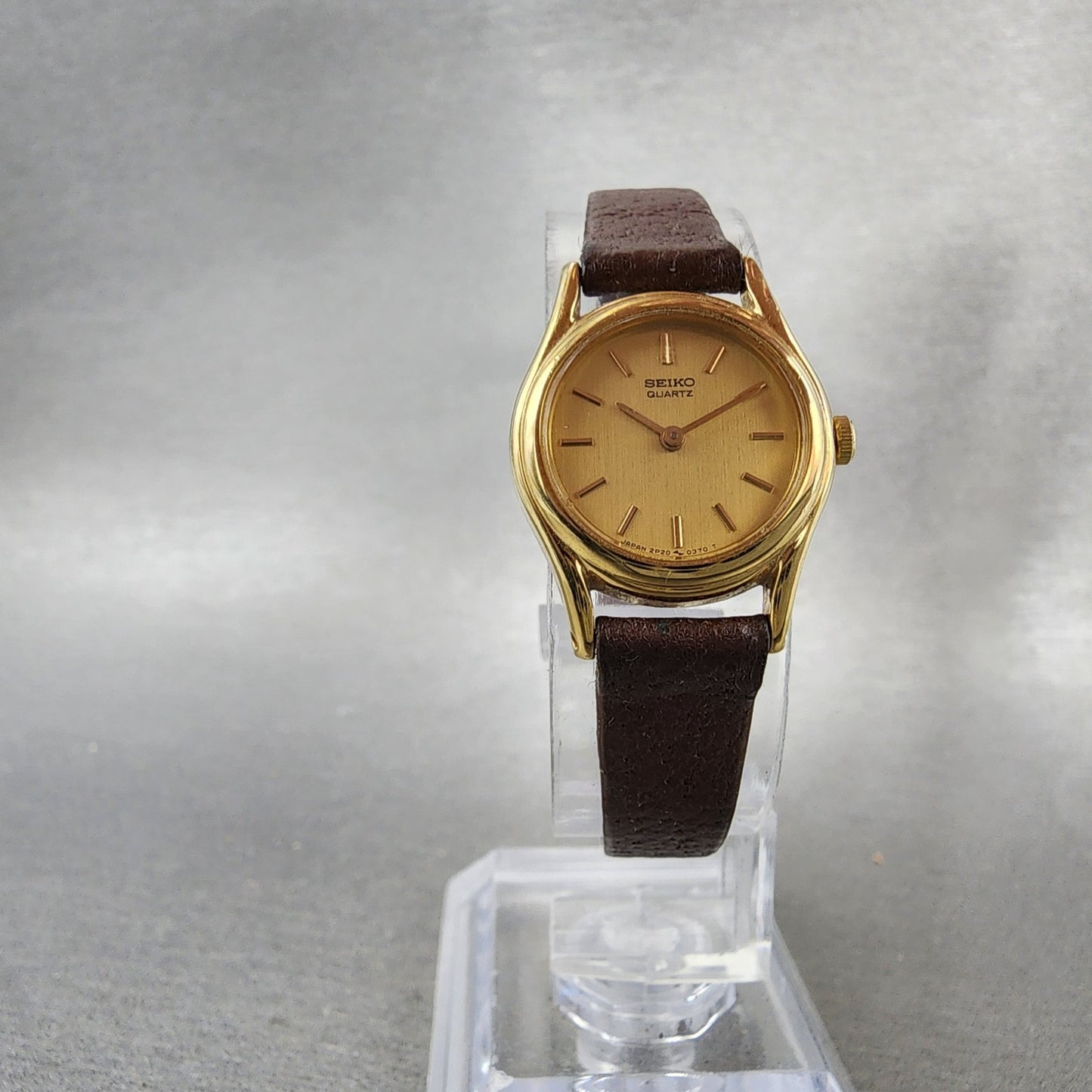 Seiko watch Women 19mm Champagne Dial Gold Tone Round 2p200089 New Battery5