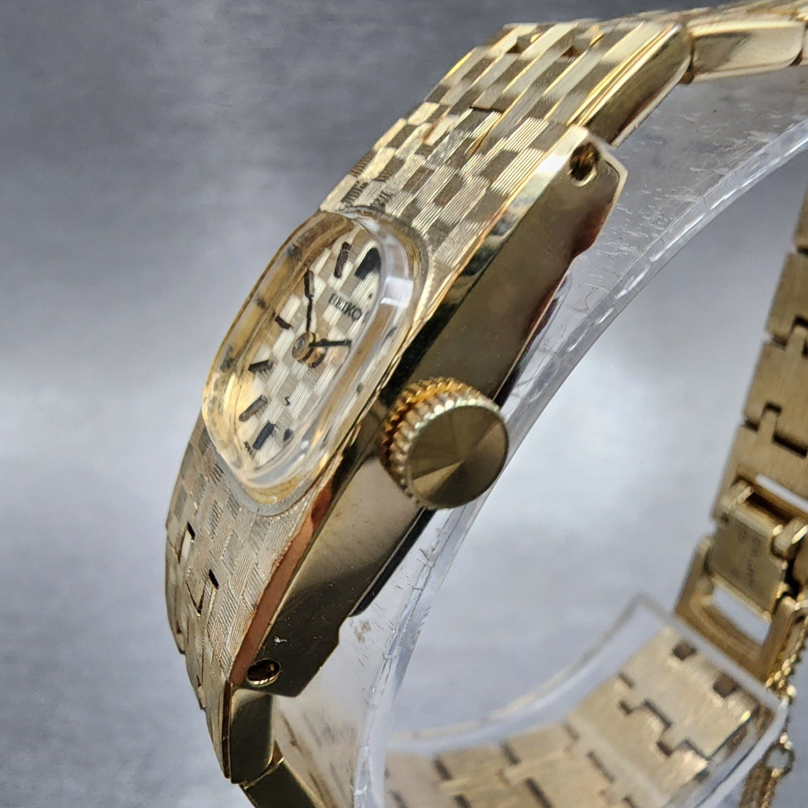 Seiko Watch Women 16mm Gold Dial Gold Tone Manual Rectangle 113399 Runs2