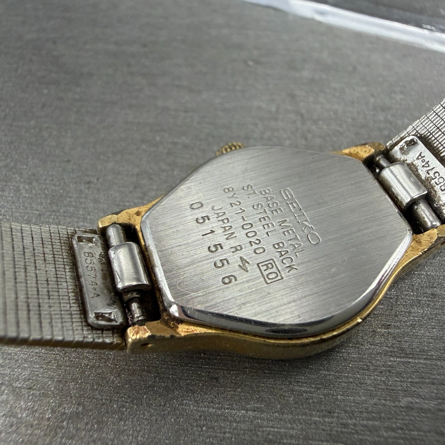 Seiko Watch Women 20mm Black Dial Gold Tone Round 8Y21-0020 New Battery Vintage9