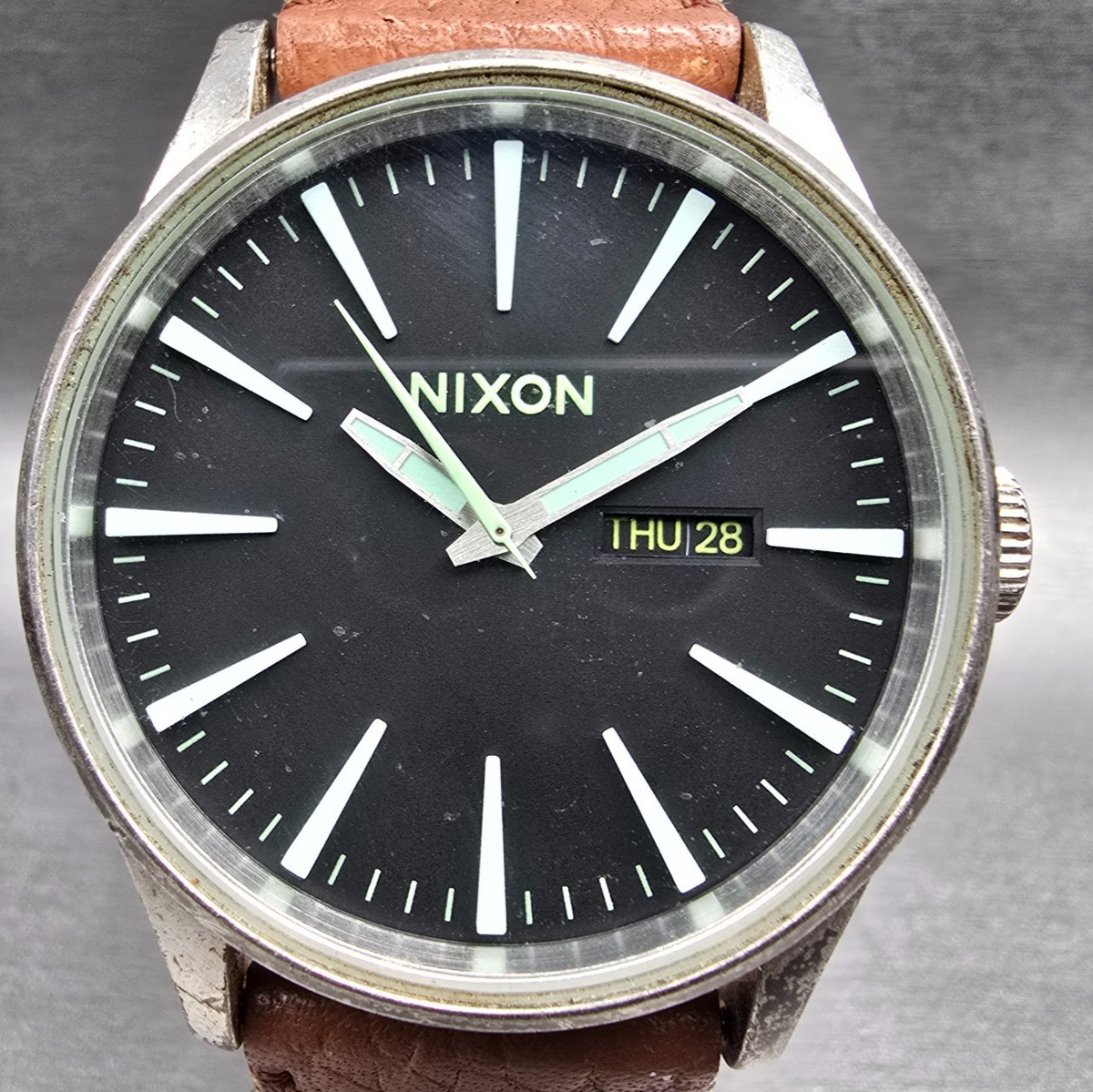 Nixon Sentry Watch Men 42mm Black Dial Silver Tone Daydate Round New Battery1