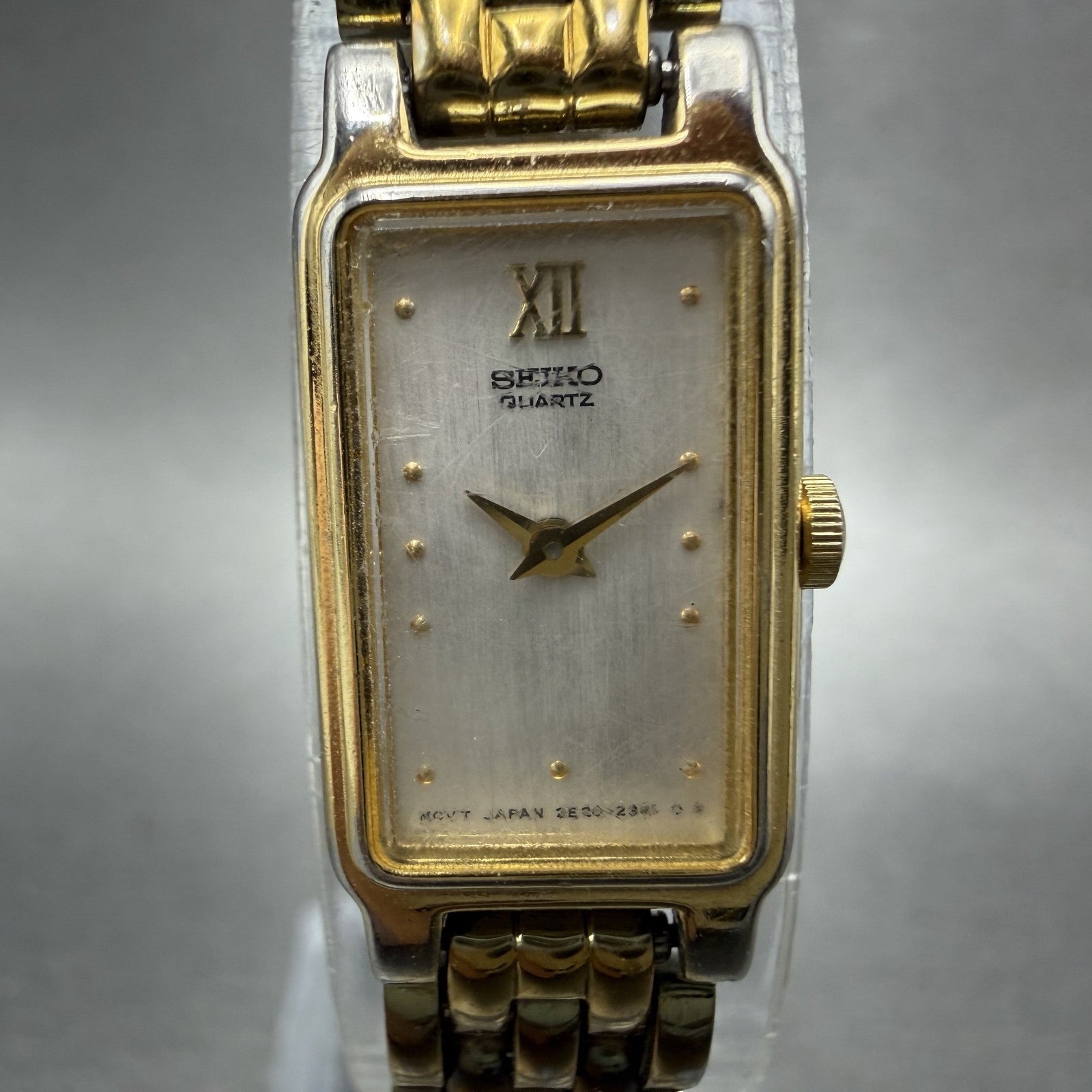 Seiko Tank Watch Women 13mm Silver Tone Gold Tone Rectangle 2e20-6859 NewBatt FG1