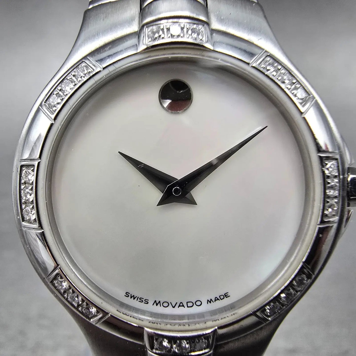 Movado Museum Watch Women 27mm MOP Dial Steel Diamond Bezel 0606098 New batt1