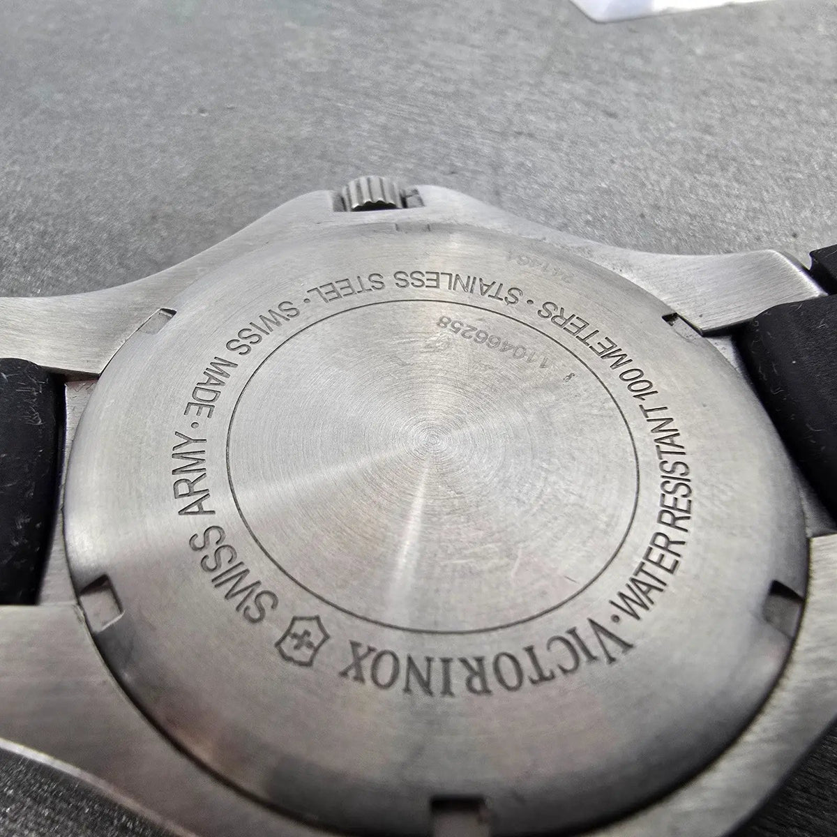 Victorinox Swiss Army Base Camp Watch Men 40mm Gray Dial Steel Date 241464 Runs9