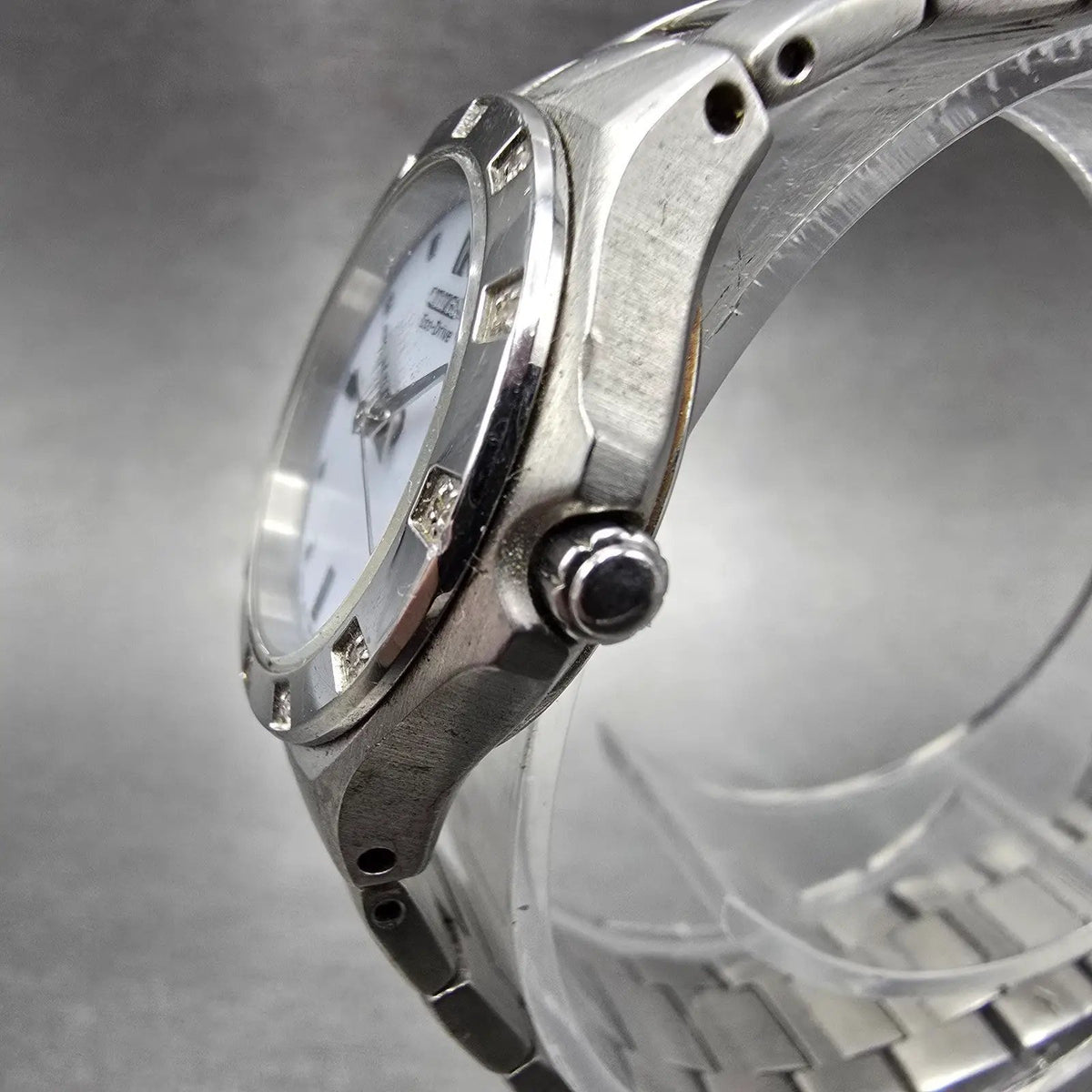 Citizen Eco-Drive Watch Women 25mm White Dial Silver Tone Date E011-S033705 JP2