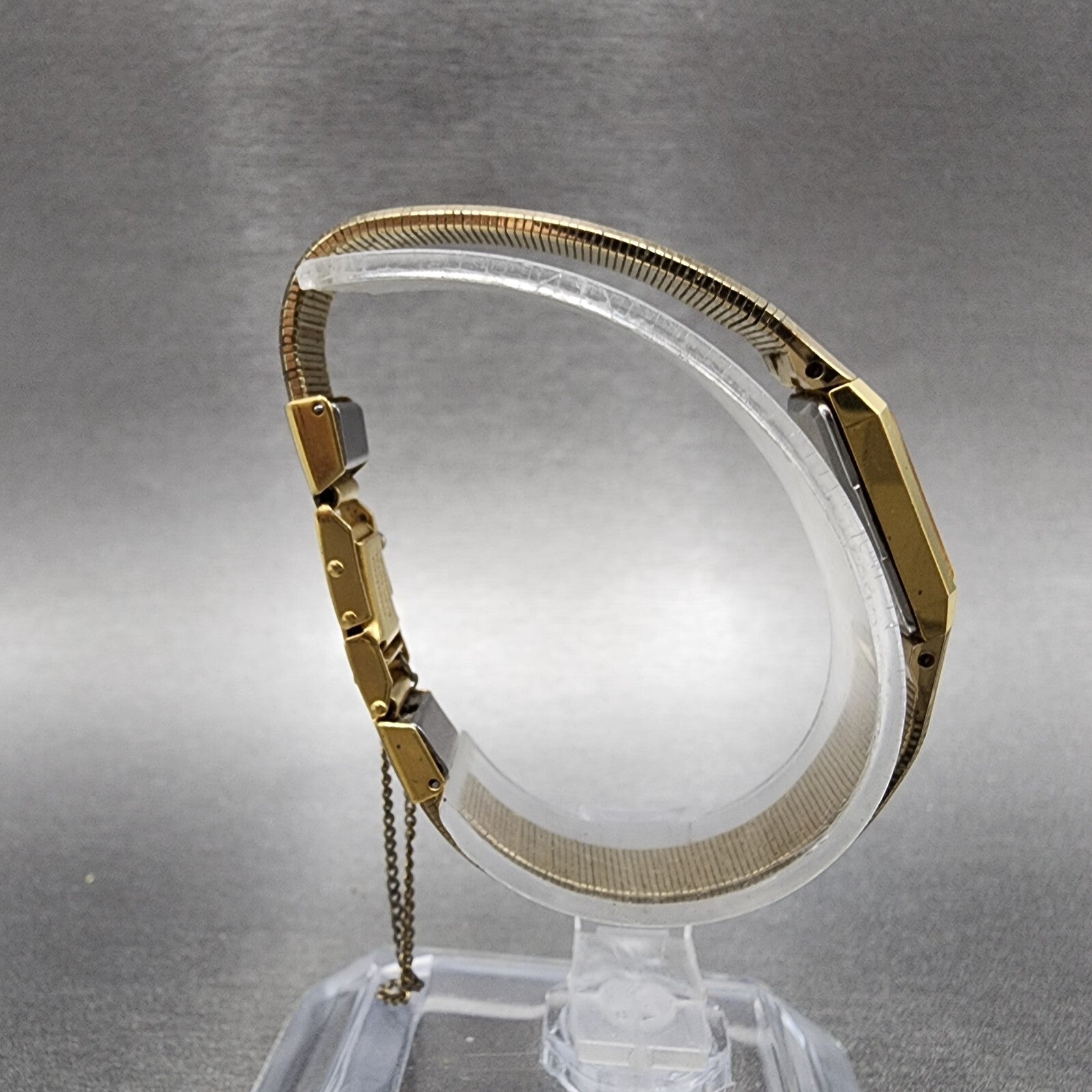 Seiko Tank Watch Women 12mm Gold Dial Gold Tone Rectangle 2E205029 New Battery8
