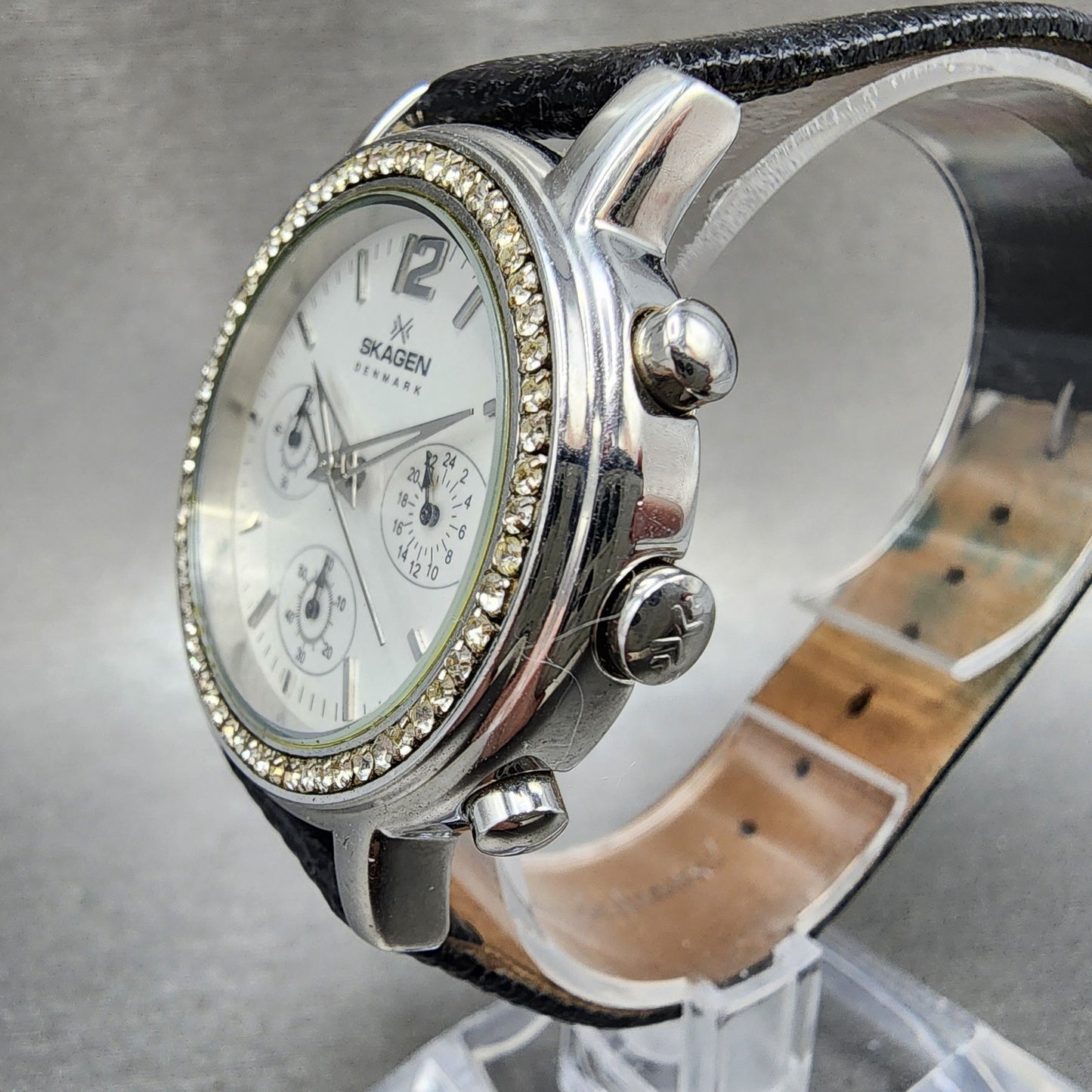 Skagen Chronograph Watch Women 39mm White Dial Silver Tone Oval New Battery2