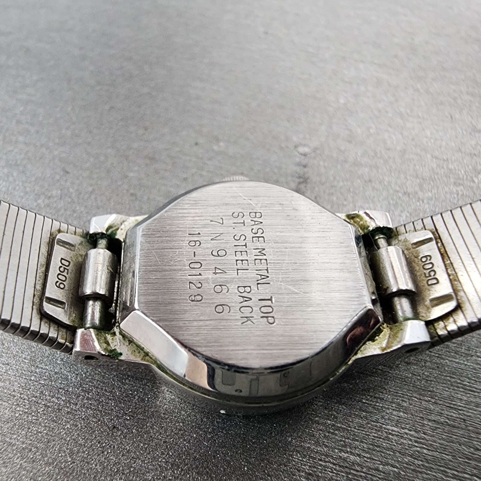Seiko Watch Women 19mm Silver Dial Silver Tone Round 160129 New Battery VTG9