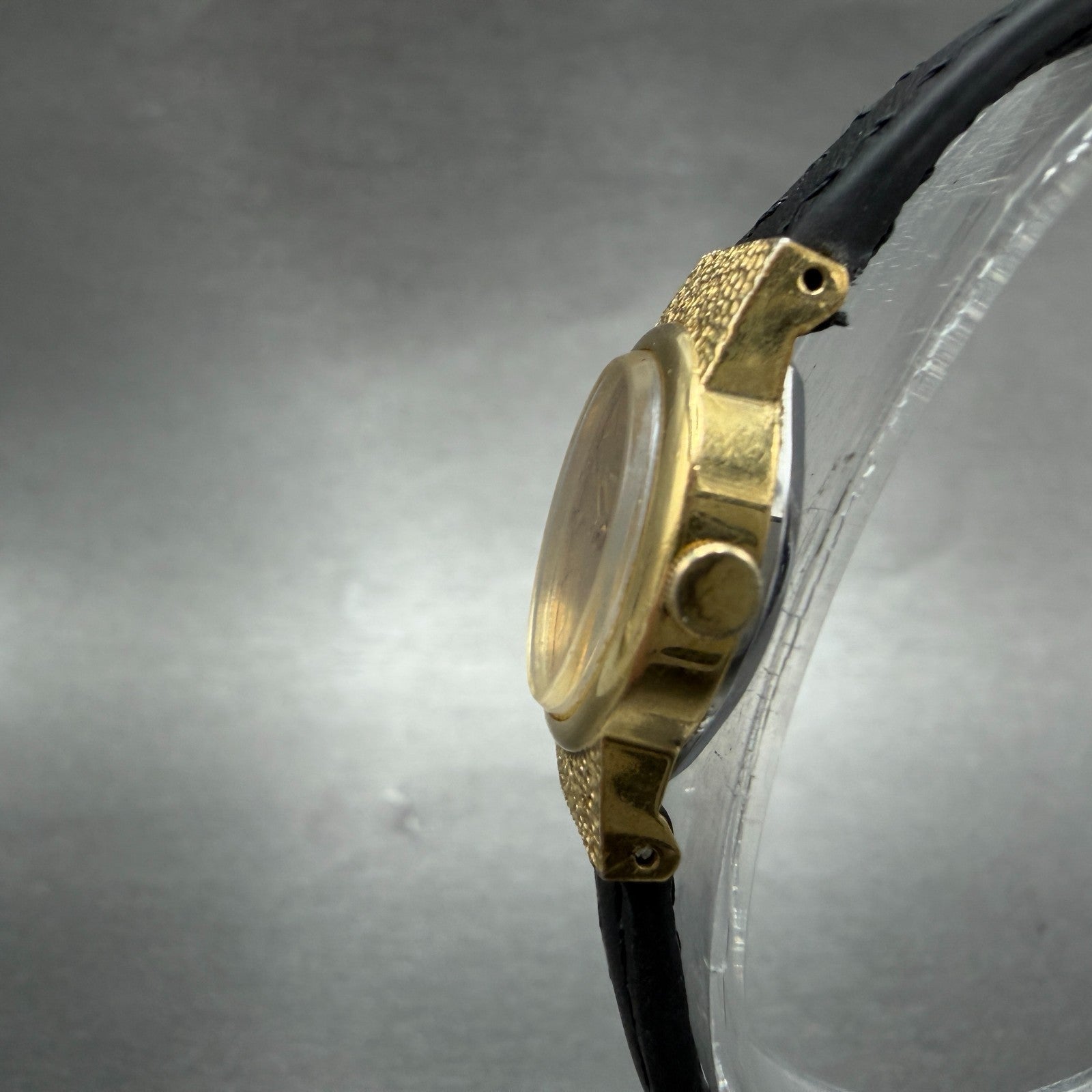 Seiko Watch Women 17mm Champagne Dial Gold Tone Oval 1400-7379 New Battery VTG2
