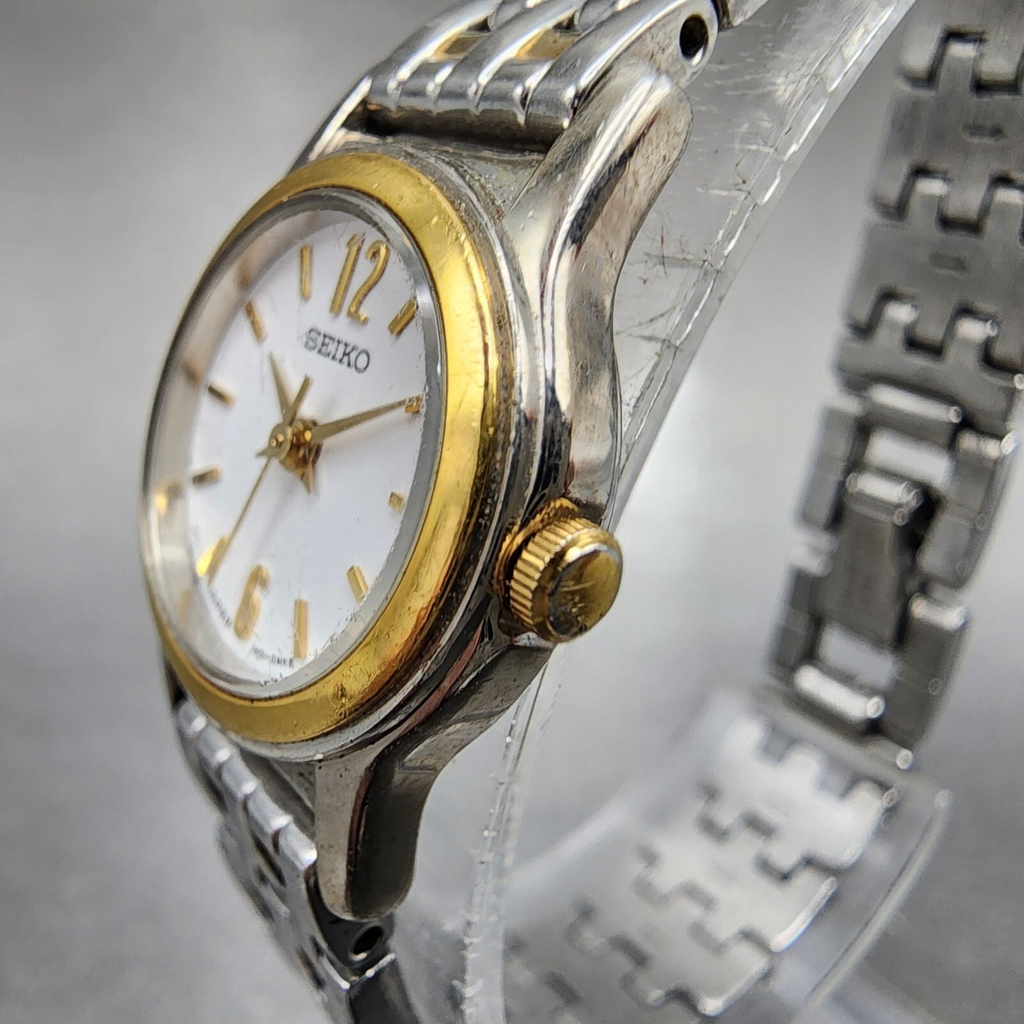 Seiko Watch Women 19mm White Dial Two Tone Round 1n010gd0 New Battery2