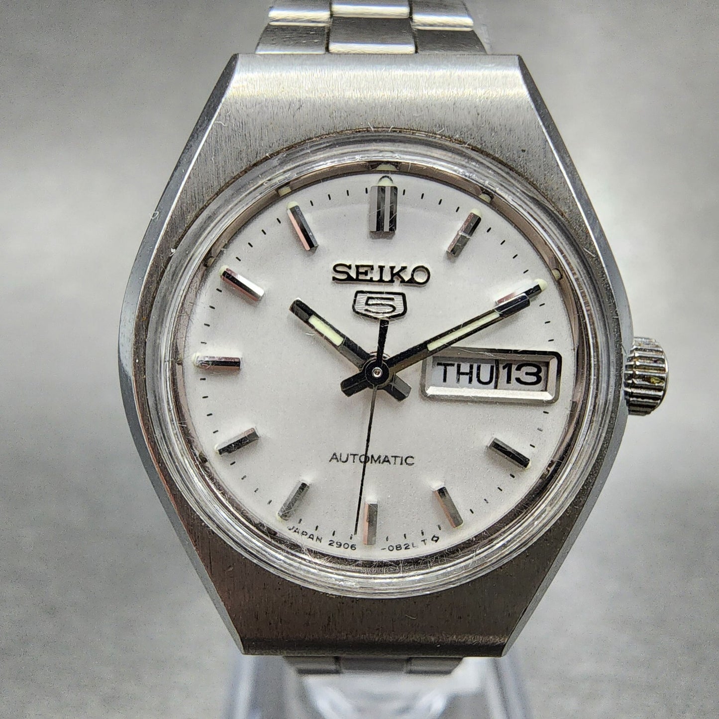 Seiko 5 Automatic Watch Women 25mm Silver Dial Steel Daydate Round 29060490 Run1