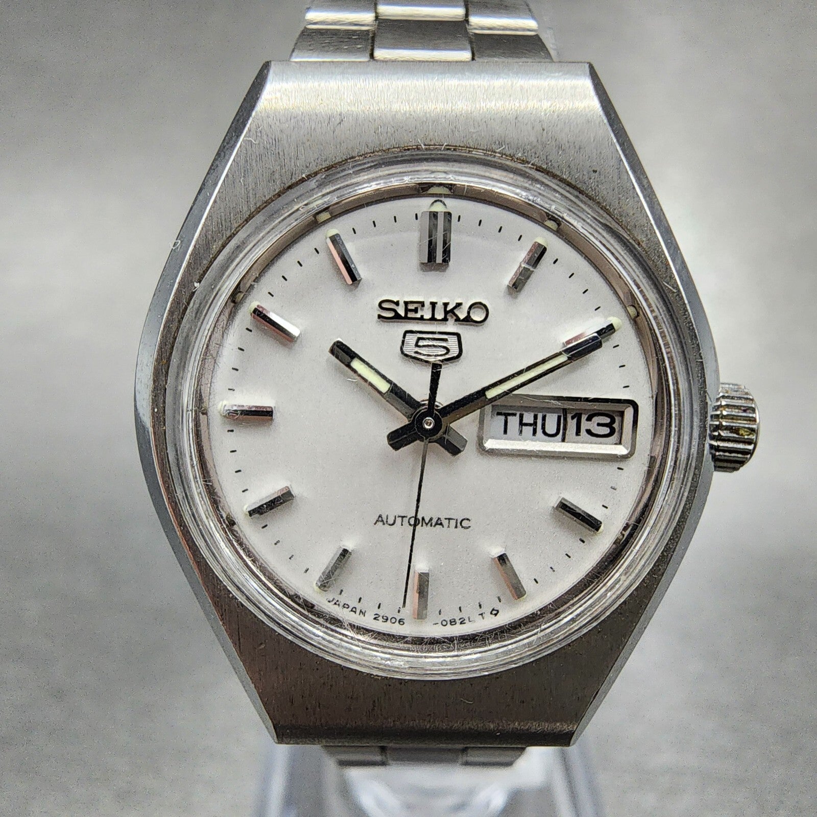 Seiko 5 Automatic Watch Women 25mm Silver Dial Steel Daydate Round 29060490 Run1