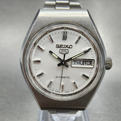 Seiko 5 Automatic Watch Women 25mm Silver Dial Steel Daydate Round 29060490 Run1