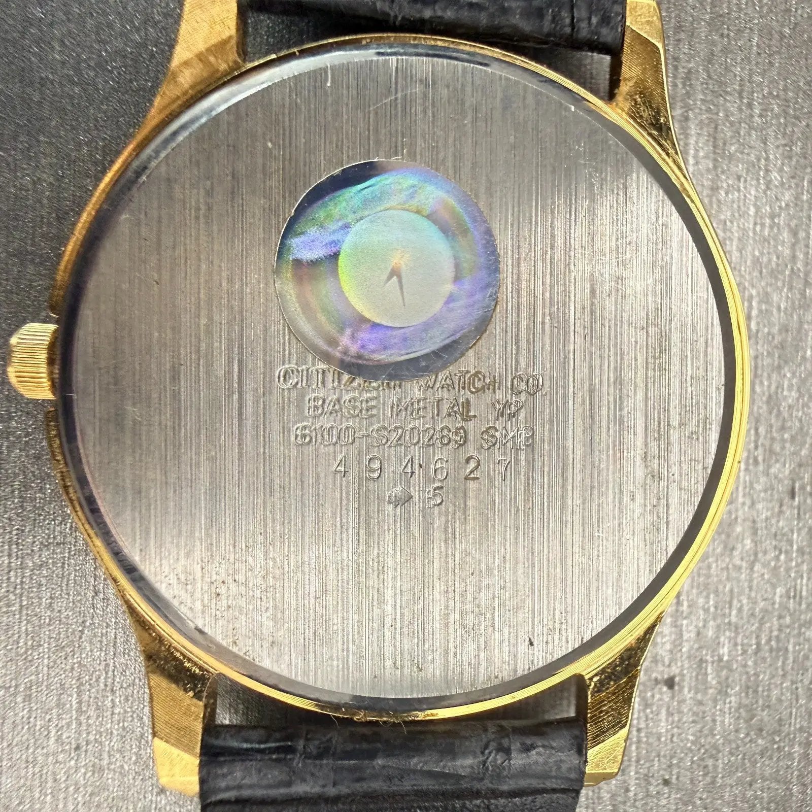 Citizen CQ Watch Men 34mm Black Dial Gold Tone Daydate Round 6100-S20269 New Bat10