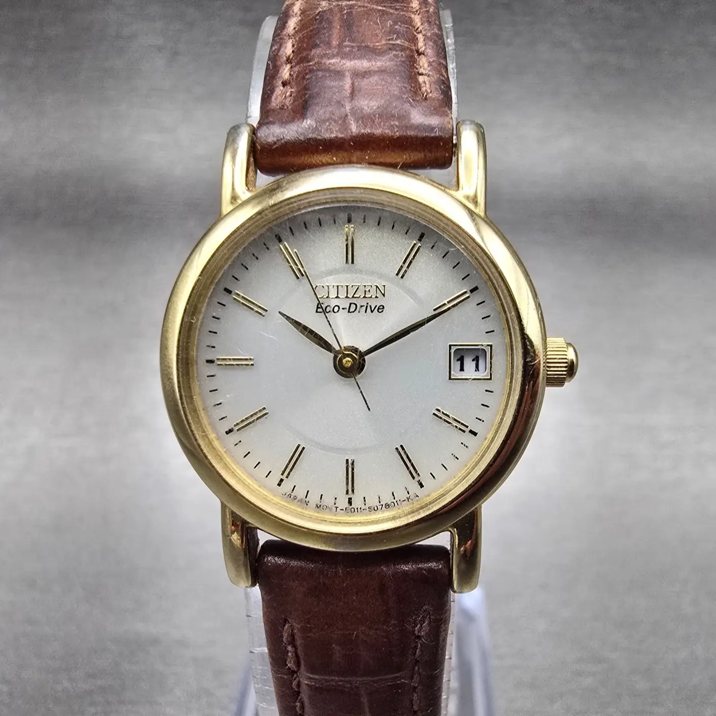 Citizen Eco-Drive Watch Women 23mm Silver Dial Gold Tone Date E011-S049423 Works0
