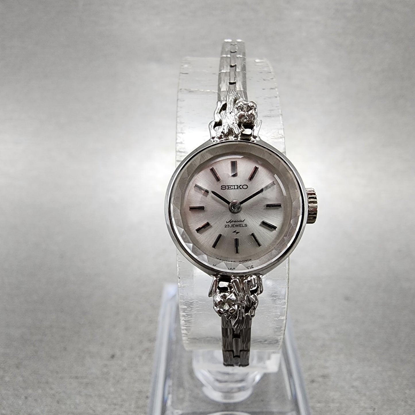 Seiko Special Watch Women 17mm Silver Dial Silver Round 11400050 Manual Runs0