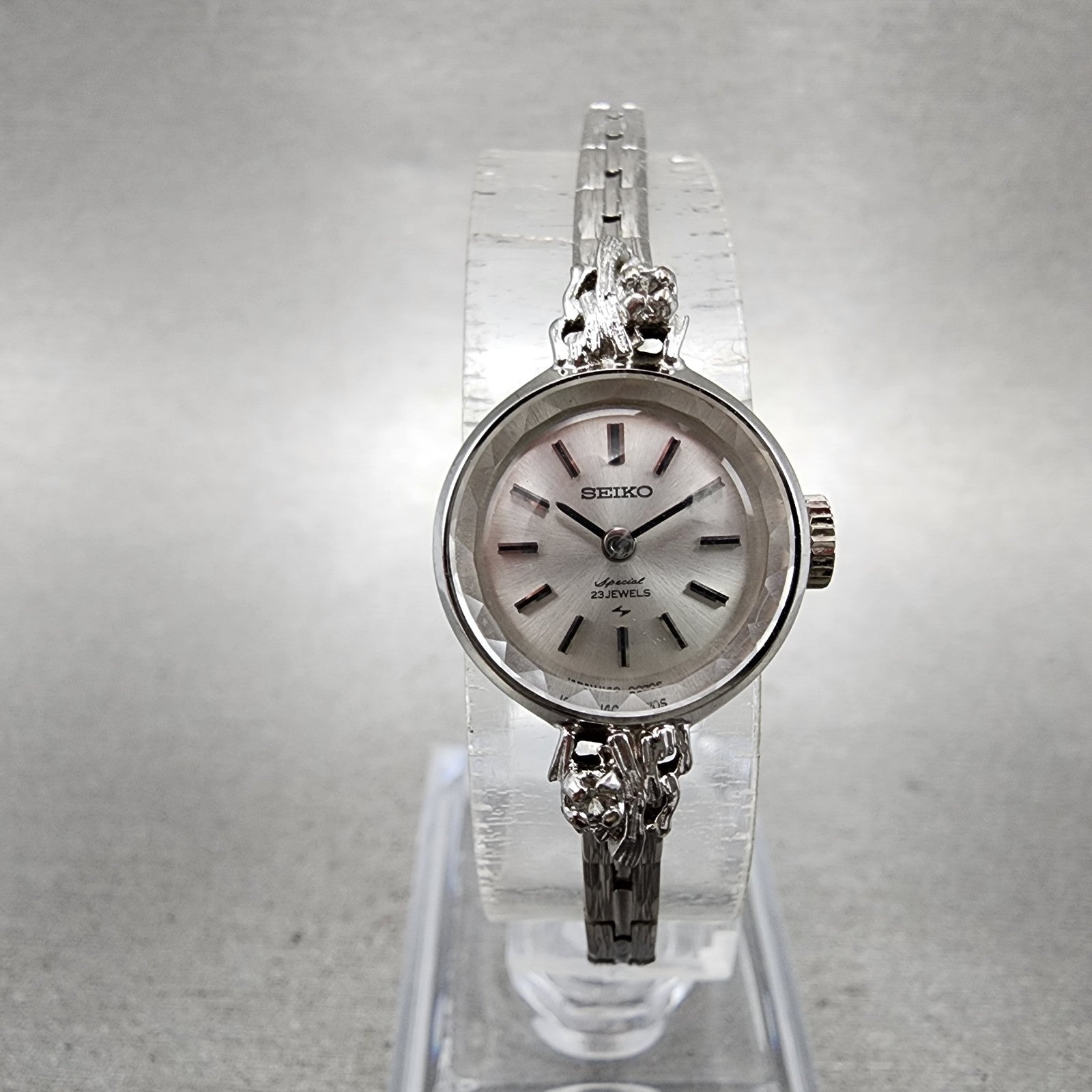 Seiko Special Watch Women 17mm Silver Dial Silver Round 11400050 Manual Runs0