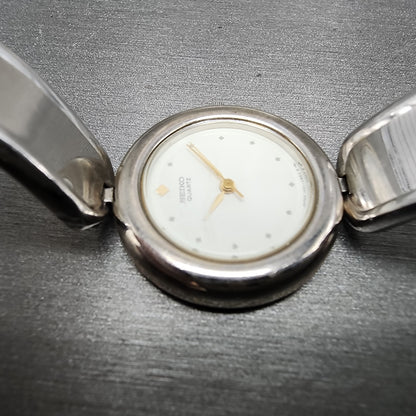 Seiko Watch Women 25mm White Dial Silver Tone 12210060 New Battery READ!!!3