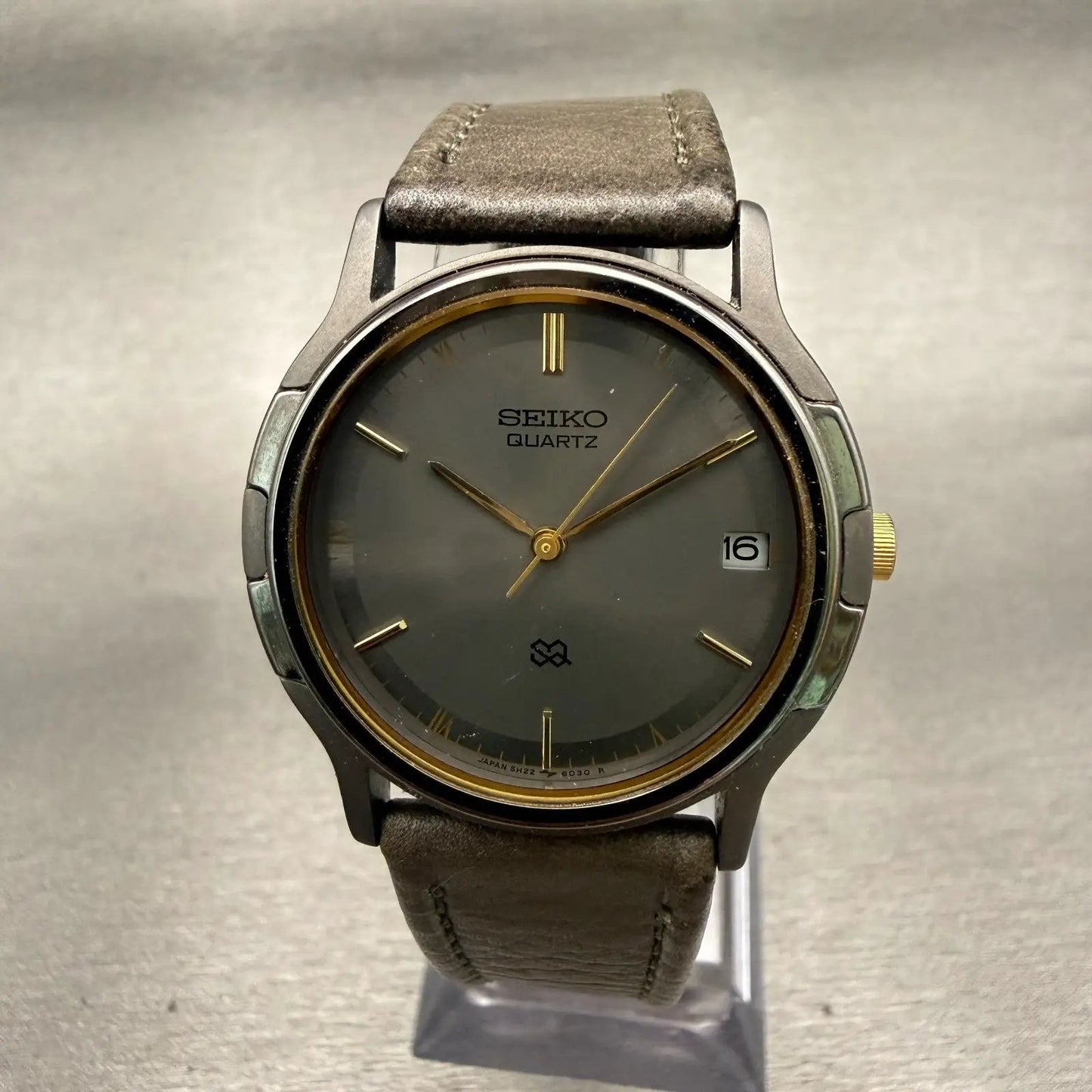 Seiko SQ Watch Men 33mm Gray Dial Two Tone Date Round 5H22-6109 New Battery0