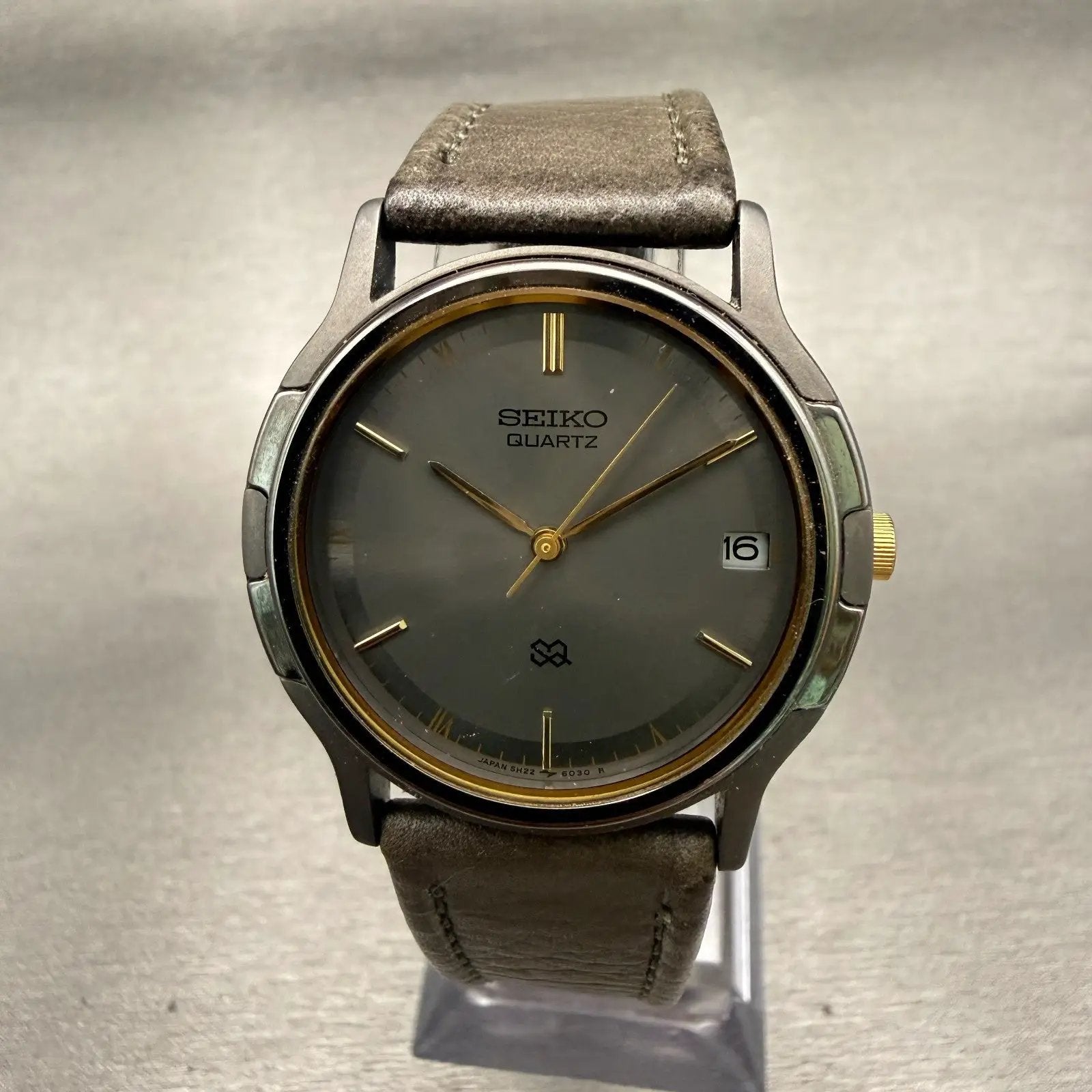 Seiko SQ Watch Men 33mm Gray Dial Two Tone Date Round 5H22-6109 New Battery0