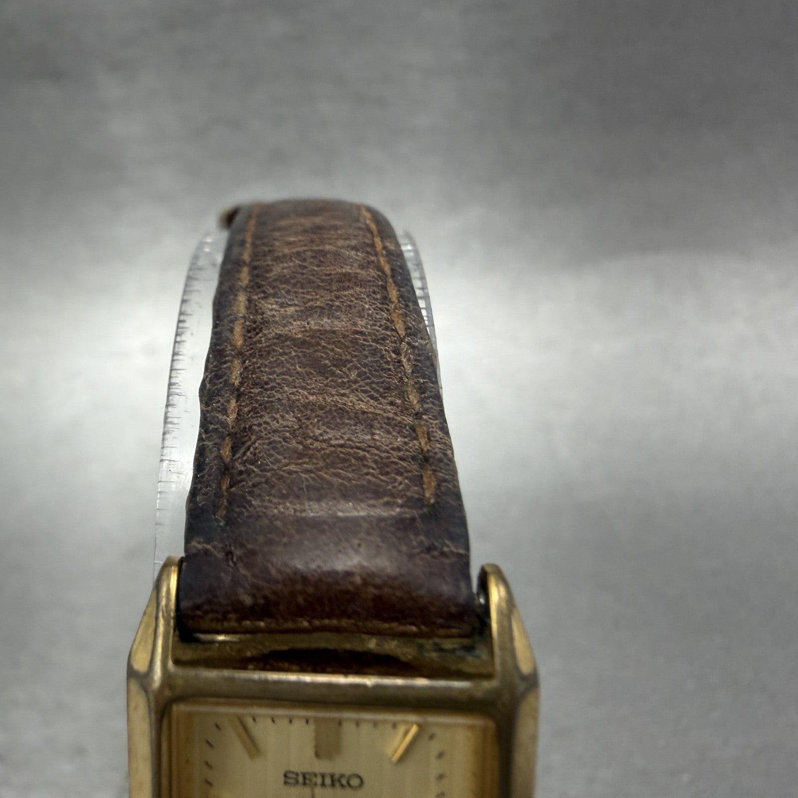 Seiko Tank Watch Women 18mm Champagne Dial Gold Tone Rectangle V401-5670 New Bat4