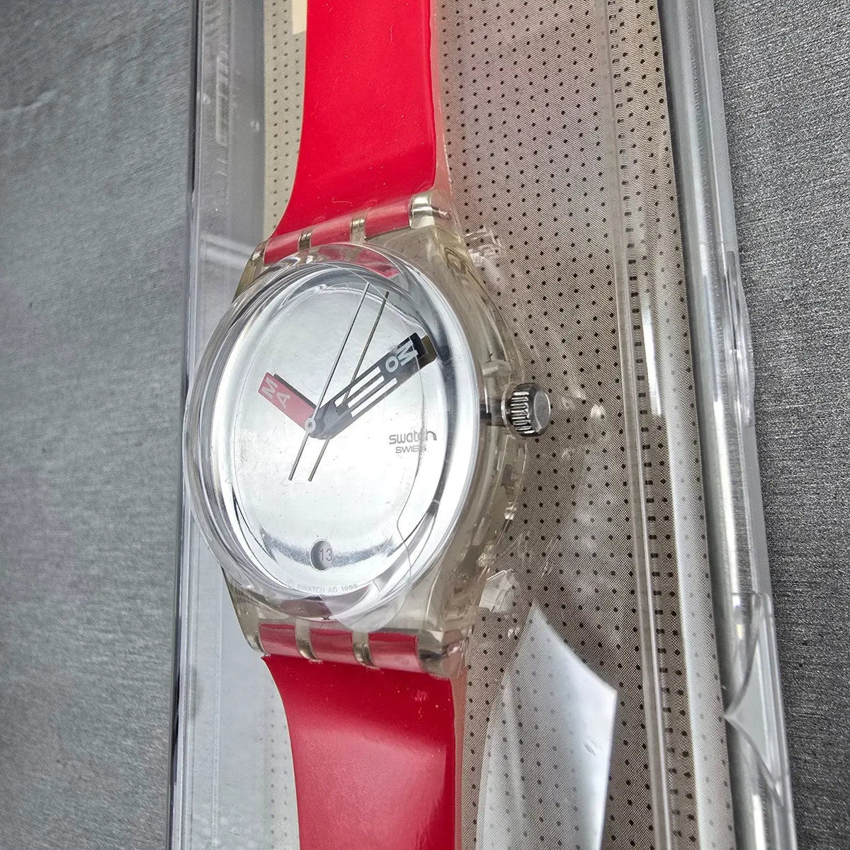 Swatch MoMA Red Watch Men 34mm Silver Dial Clear Case GZ406D New Battery NOS4