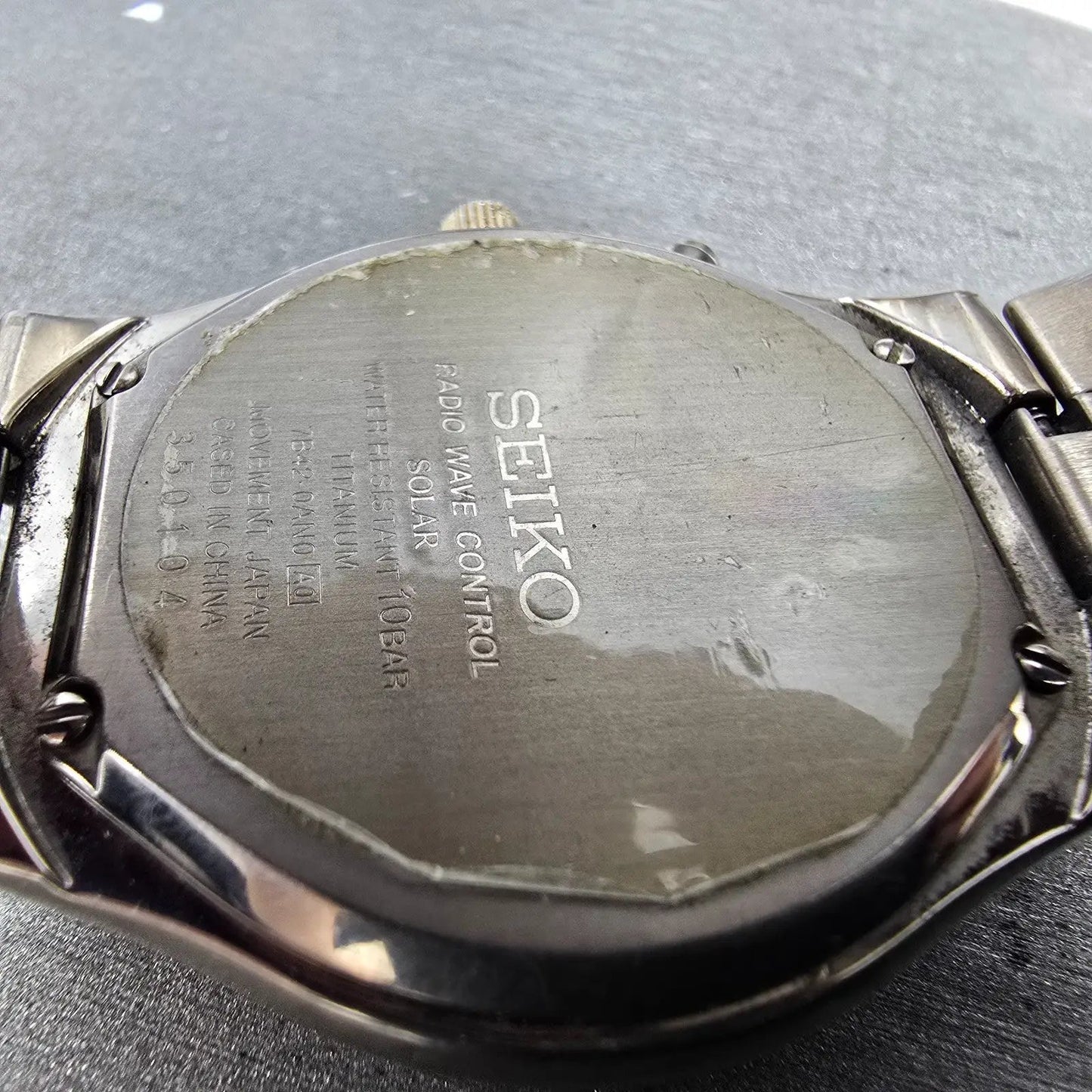 Seiko Atomic Solar Watch Men 39mm White Dial Titanium Date 7B42-0AN0 PARTS GYVJ10