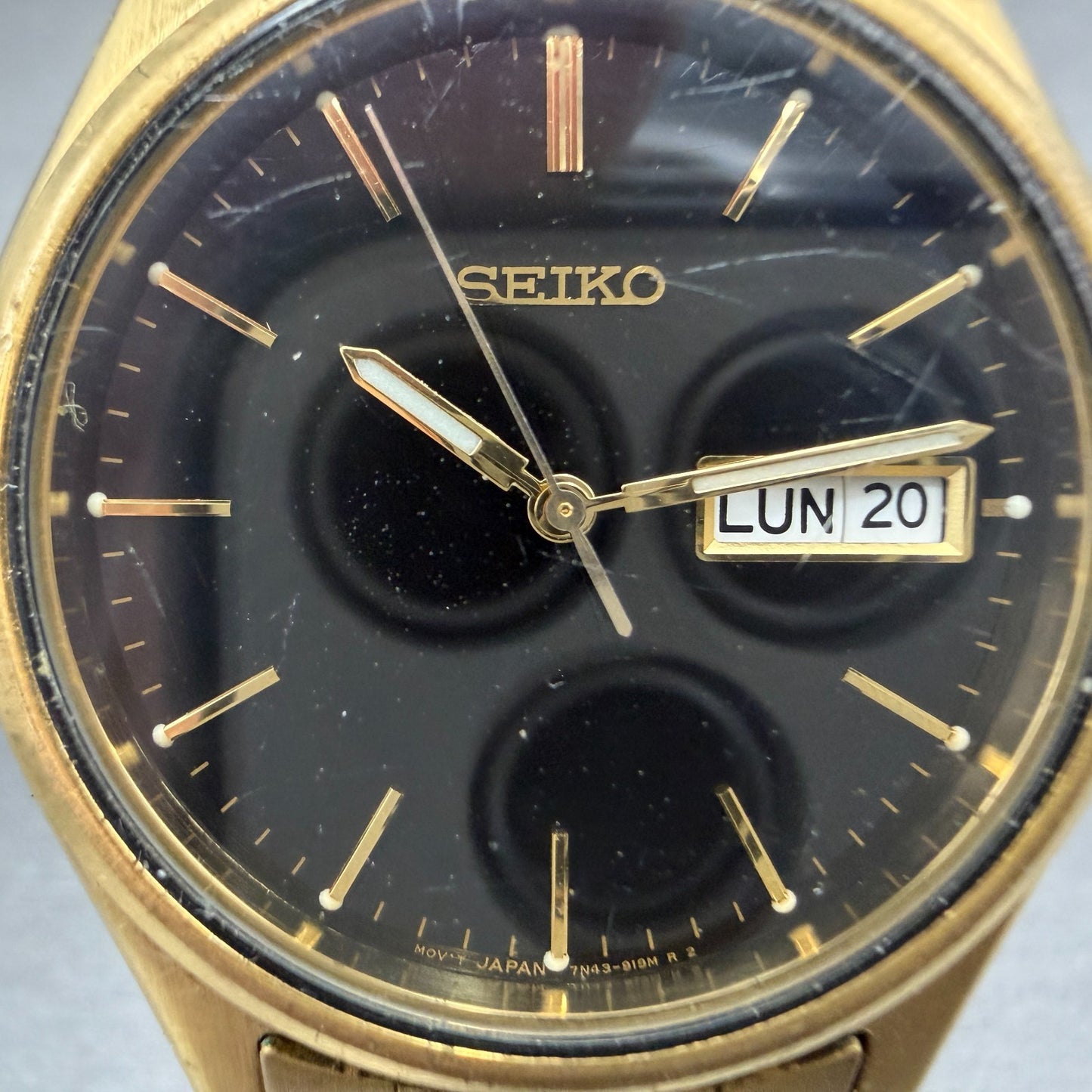 Seiko Watch Men 37mm Black Dial Gold Tone Daydate Round 7N43-9048 New Battery 392