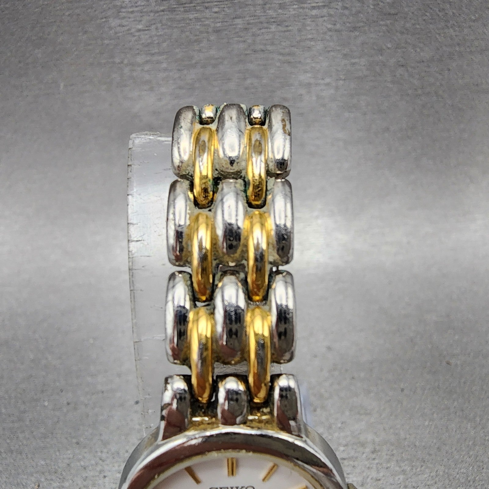 Seiko Watch Women 24mm Silver Dial Two Tone Round V7006379 New Battery5