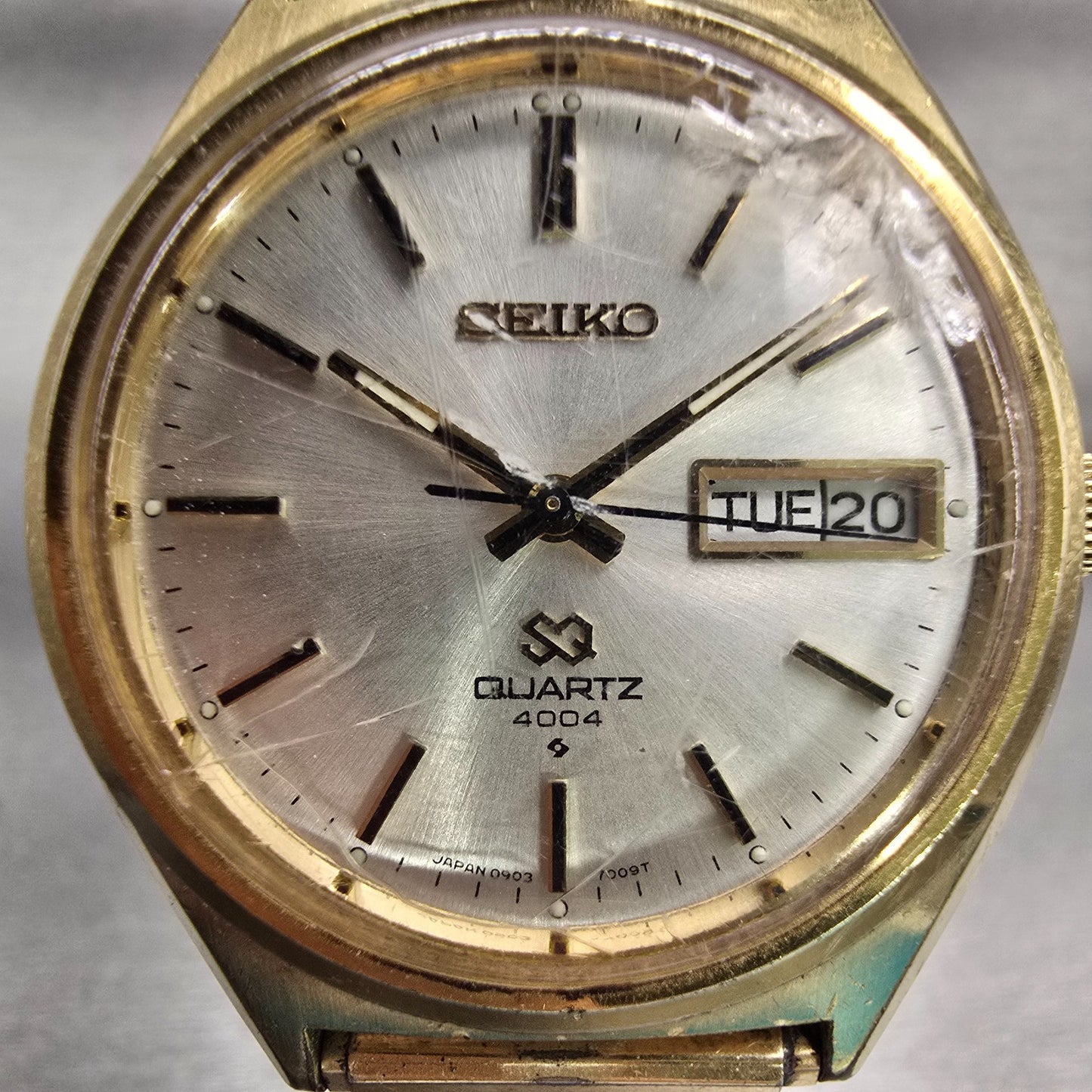 Seiko SQ Watch Men 37mm Silver Dial Gold Tone Daydate Round 0903-7009 New Batt1