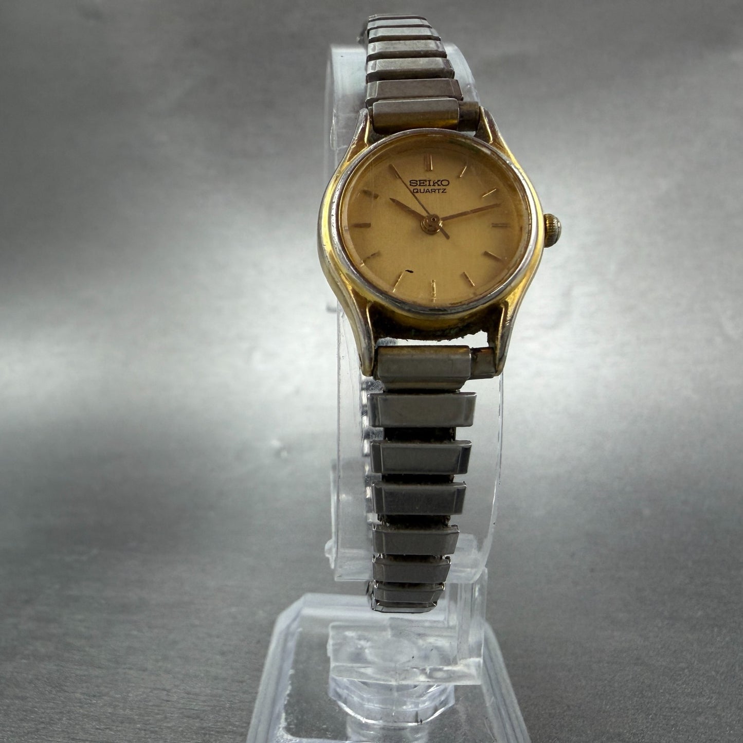 Seiko Watch Women 20mm Champagne Dial Gold Tone Round 2Y01-0A19 New Battery VTG15