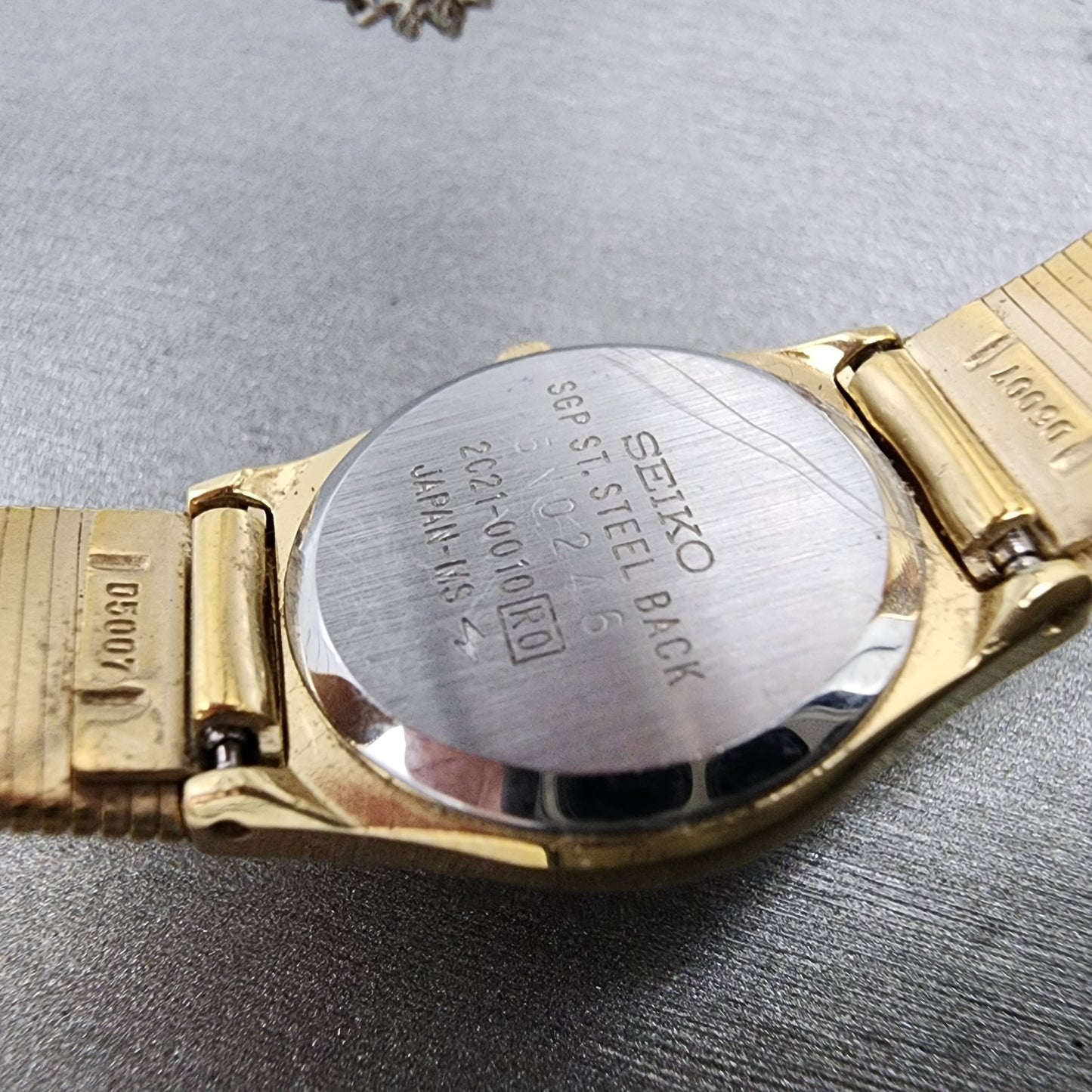 Seiko Watch Women 20mm Champagne Dial Gold Tone Round 2c210010 New Battery9