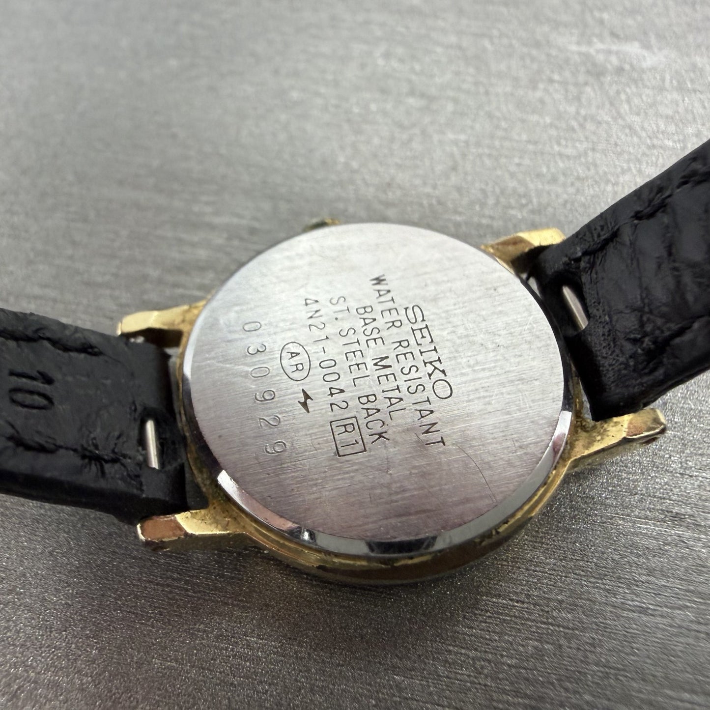 Seiko Watch Women 21mm White Dial Gold Tone Round 4N21-0042 New Battery9