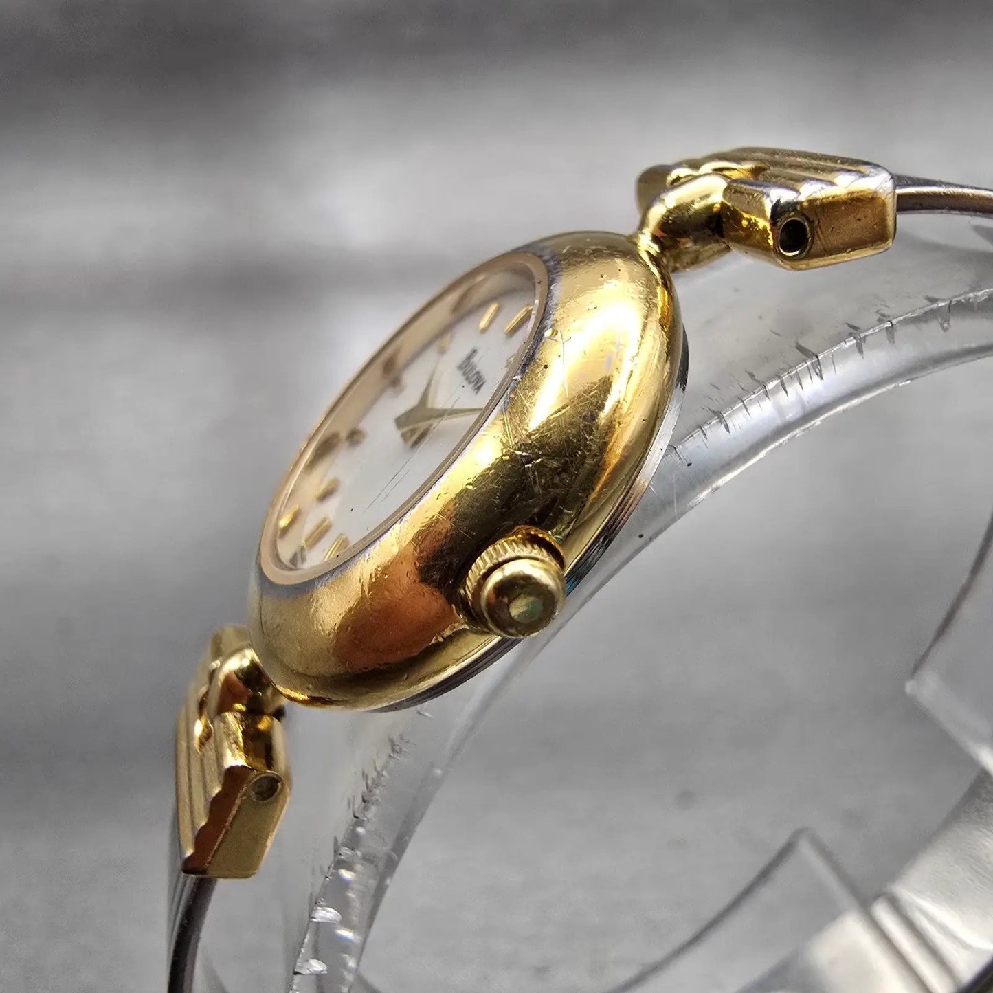 Bulova Watch Women 22mm White Dial Gold Tone Round Bangle 98L69 New Battery2